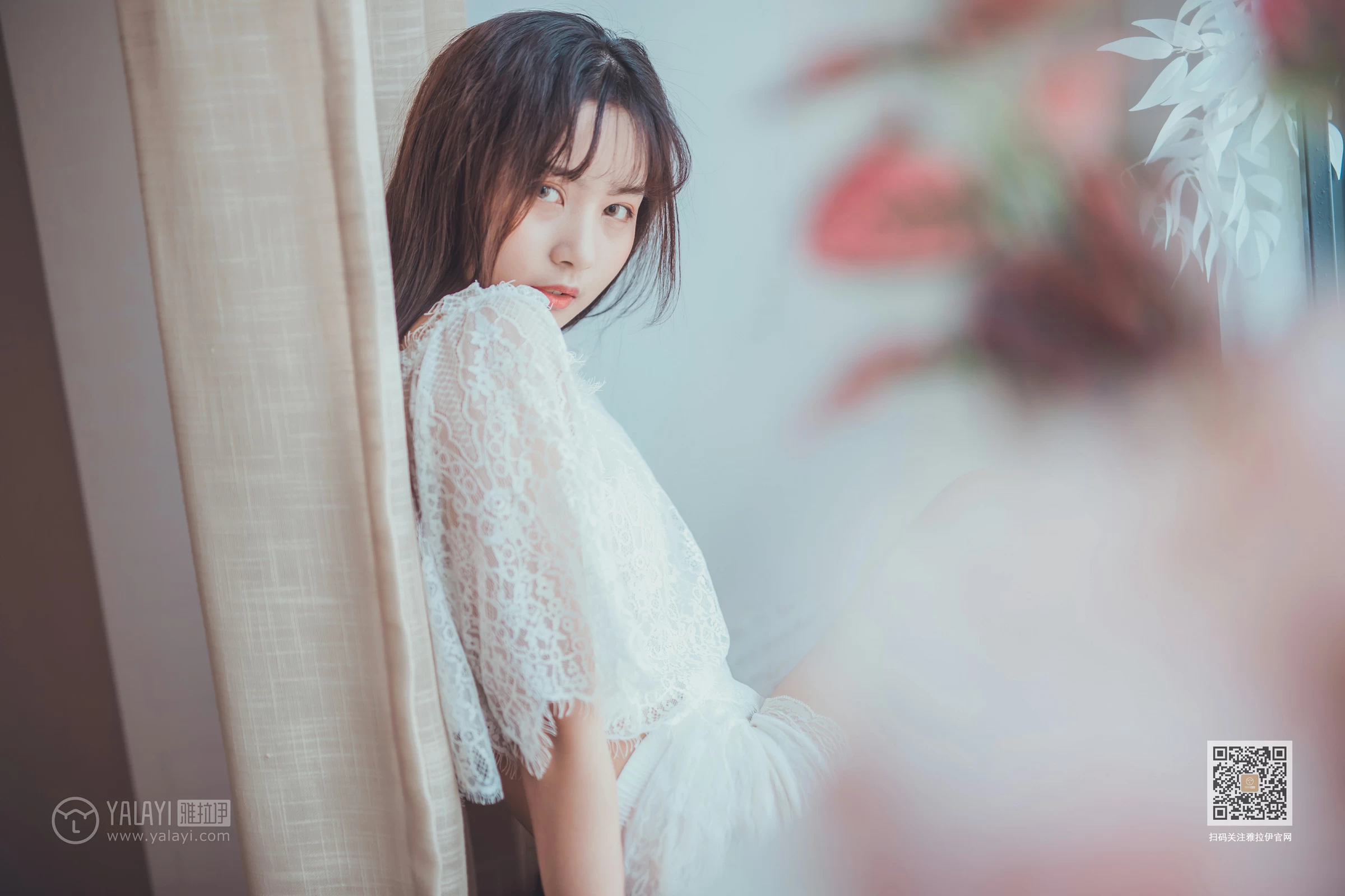 [YALAYI雅拉伊]Vol.588 清水有毒 唐芯 白色透视镂空上衣加短裤性感私房写真集第8张