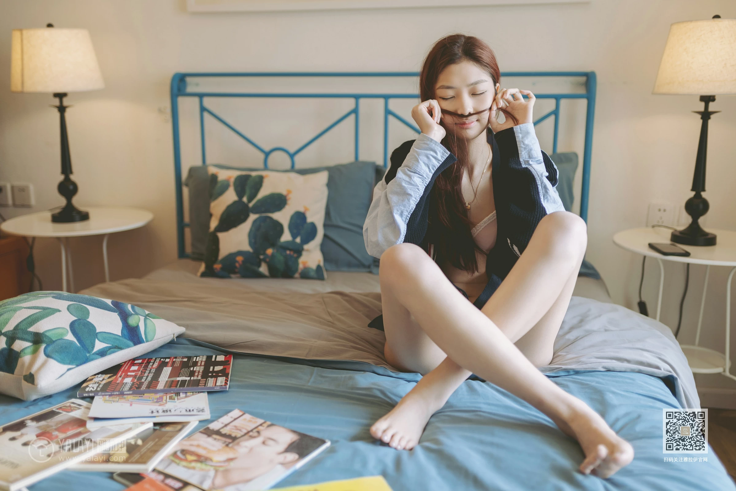 [YALAYI雅拉伊]NO.611 《你还要生气吗(1)》 鸭鸭 蓝色卫衣加粉色内衣性感私房写真集第6张