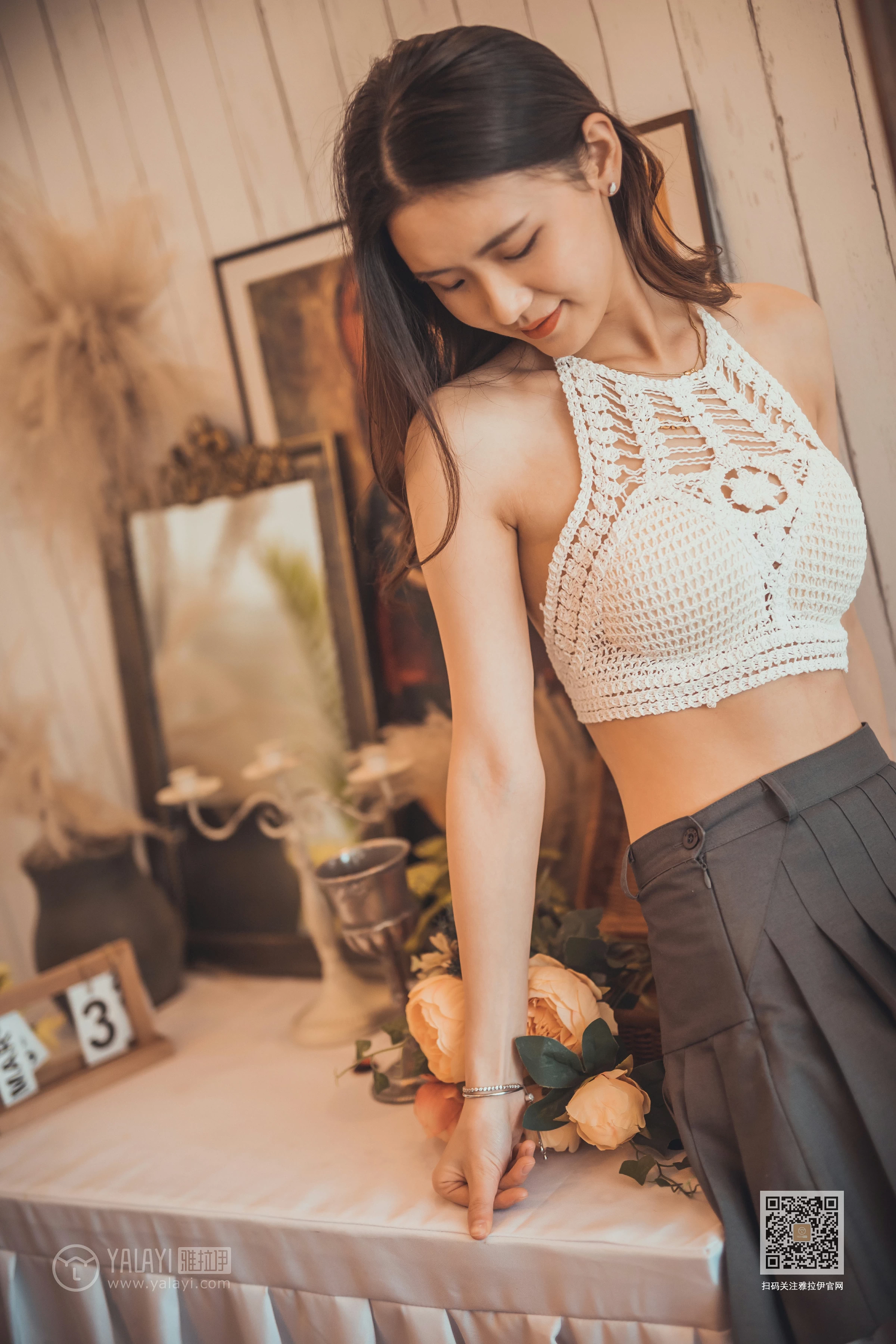 [YALAYI雅拉伊]NO.614 《我们约会吧》 尹梦 白色镂空内衣加灰色短裙性感私房写真集第6张
