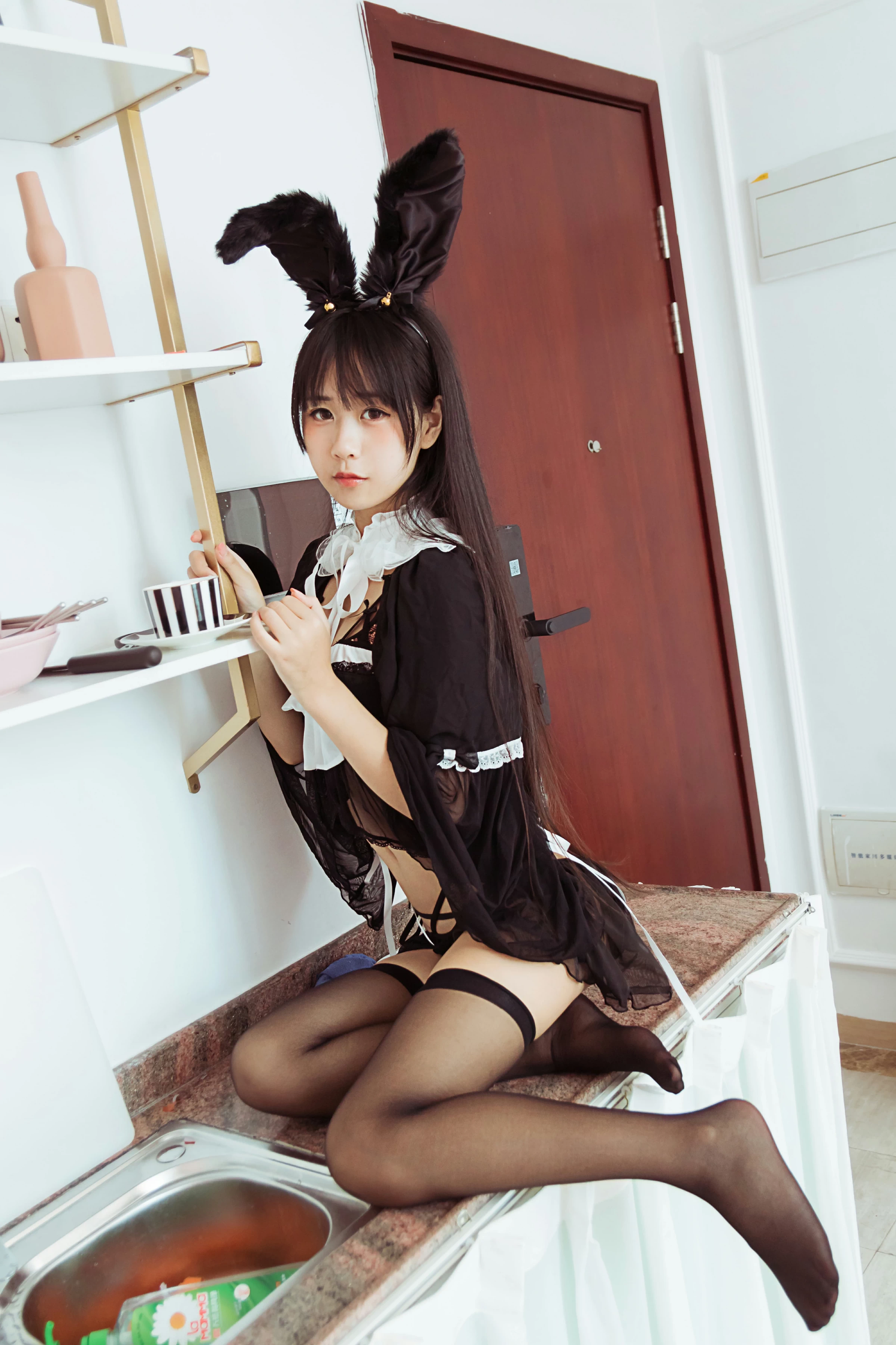 [YALAYI雅拉伊]NO.616 《今晚穿了女仆装》 甜酱吖 黑色情趣制服内衣加黑丝美腿性感私房写真集第5张