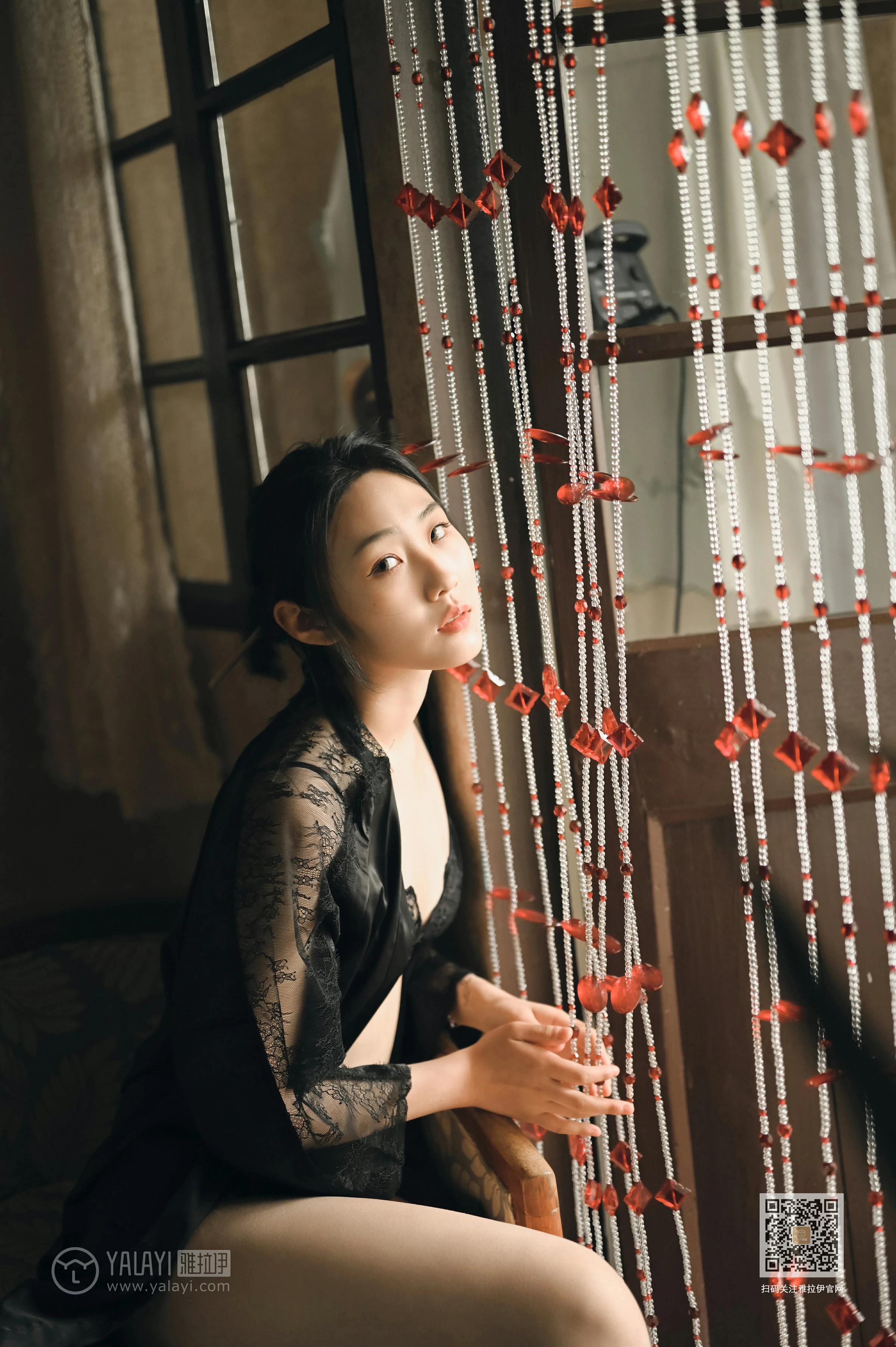 [YALAYI雅拉伊]NO.625 《静女》 沈伊 黑色真丝睡衣加蕾丝内衣性感私房写真集第8张