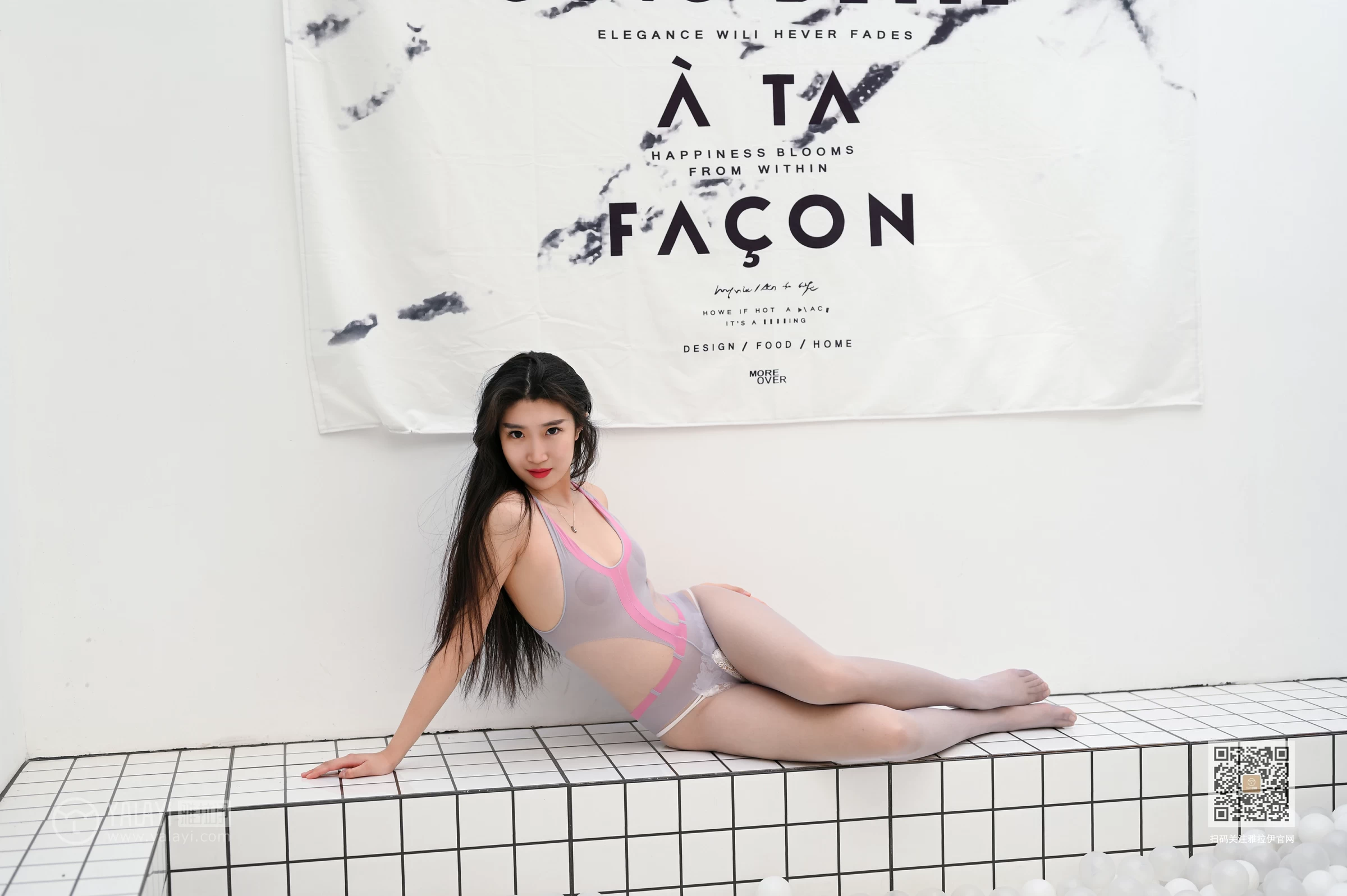 [YALAYI雅拉伊]NO.637 《极度触感》 玫瑰 灰色连体比基尼泳装加灰丝美腿性感私房写真集第3张