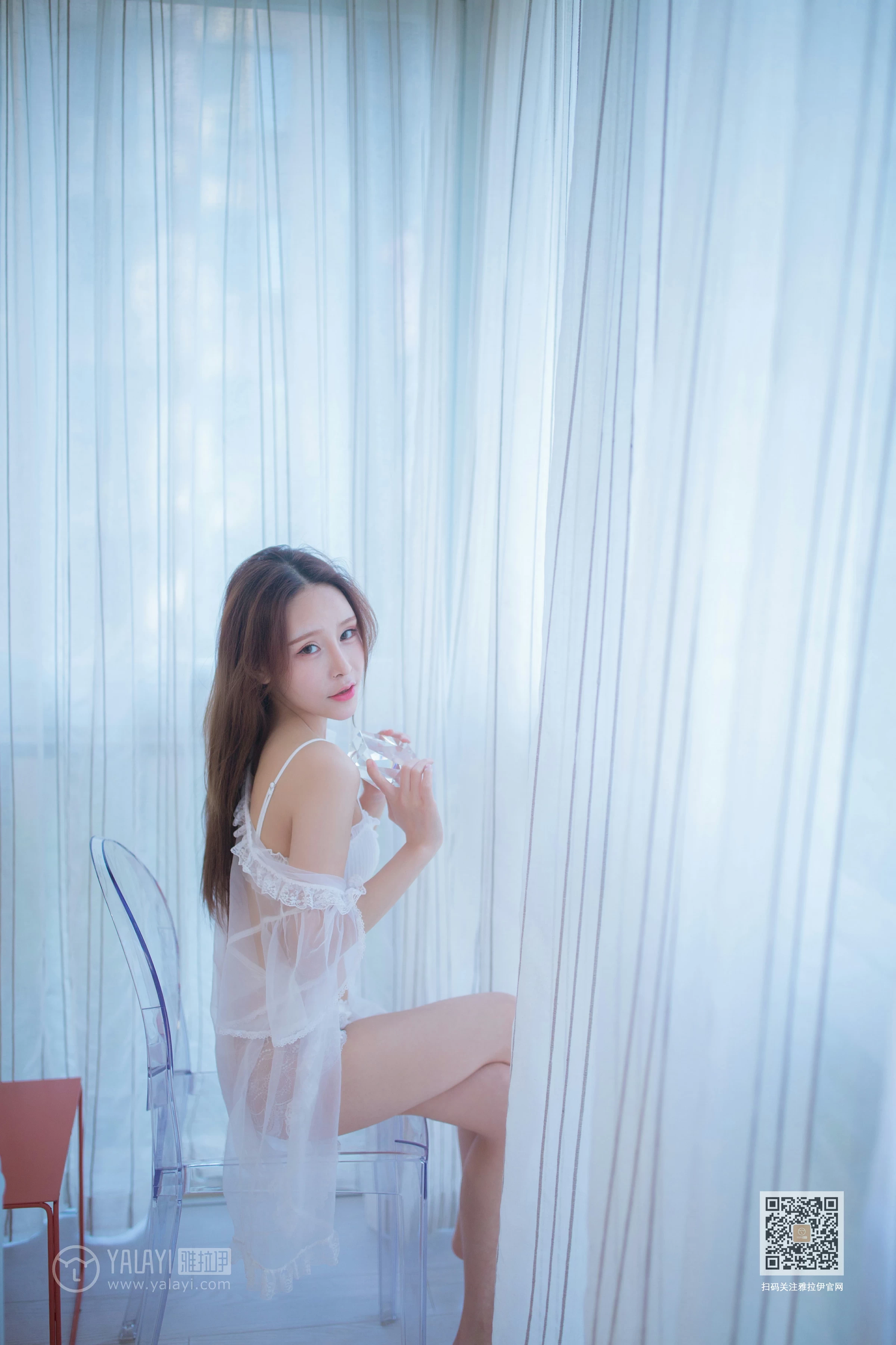 [YALAYI雅拉伊]NO.643 《惊艳了时光》 顾纯纯 白色透视睡衣加蕾丝内衣性感私房写真集第5张