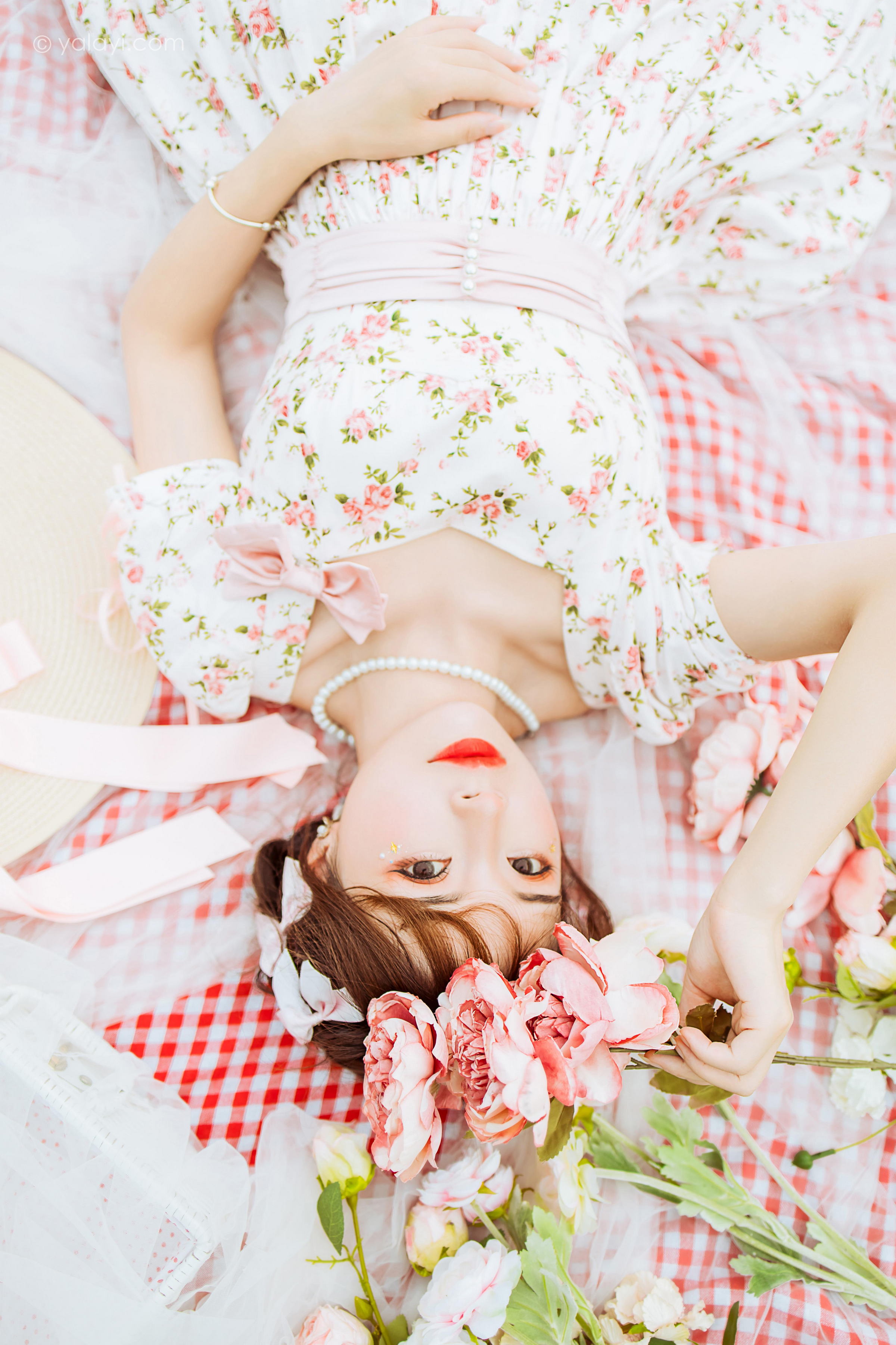 [YALAYI雅拉伊]2022.09.15 告白 程小蝶 白色复古连衣裙加白色绵袜清纯写真集第15张