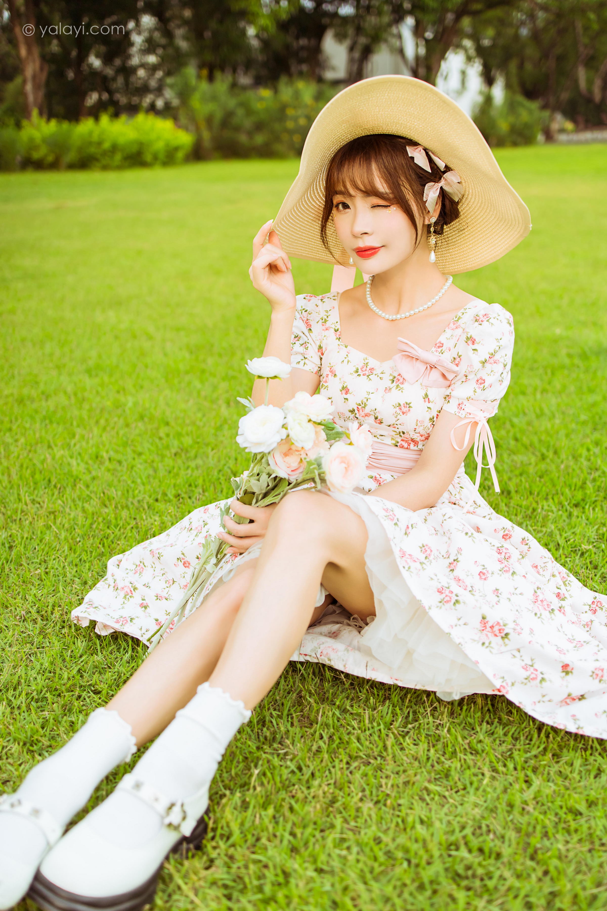 [YALAYI雅拉伊]2022.09.15 告白 程小蝶 白色复古连衣裙加白色绵袜清纯写真集第6张