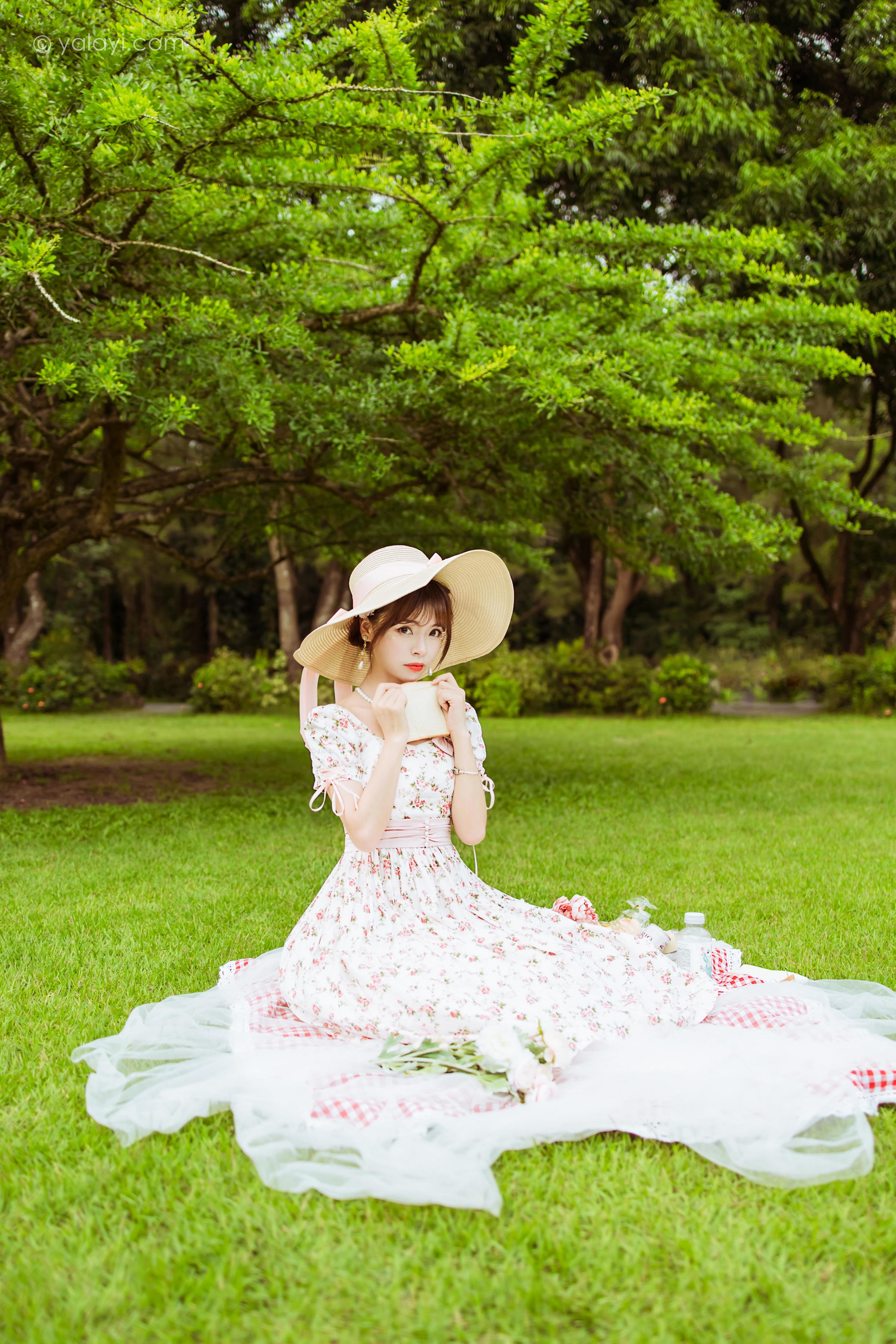 [YALAYI雅拉伊]2022.09.15 告白 程小蝶 白色复古连衣裙加白色绵袜清纯写真集第9张