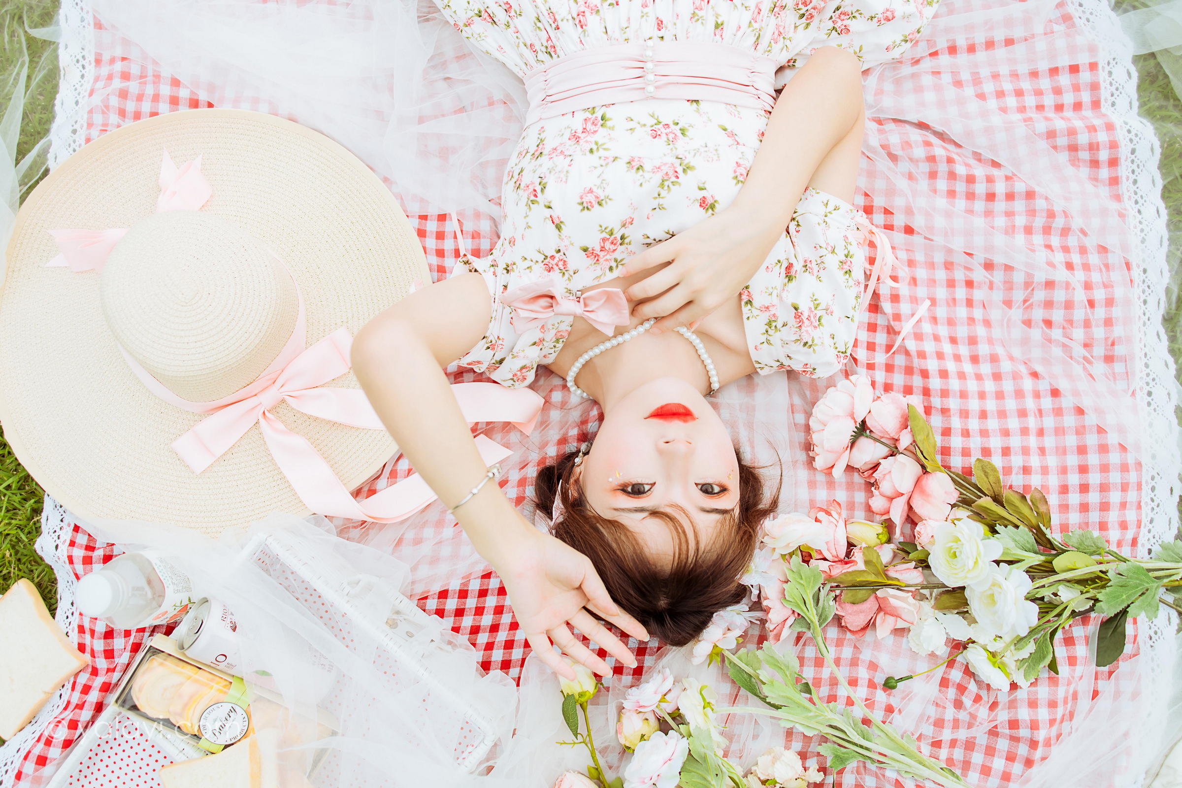 [YALAYI雅拉伊]2022.09.15 告白 程小蝶 白色复古连衣裙加白色绵袜清纯写真集第11张