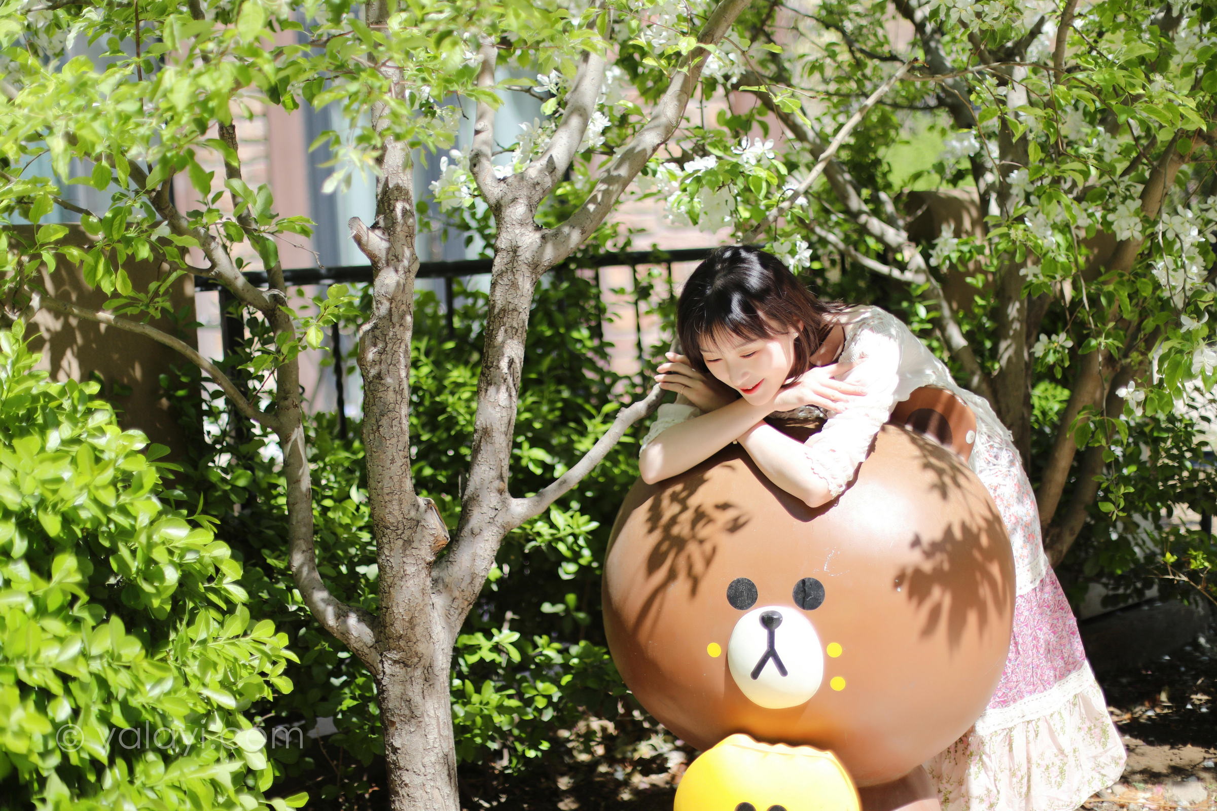 [YALAYI雅拉伊]2022.09.22 光晕 京京 白色镂空连衣裙加粉色长裙清纯写真集第9张