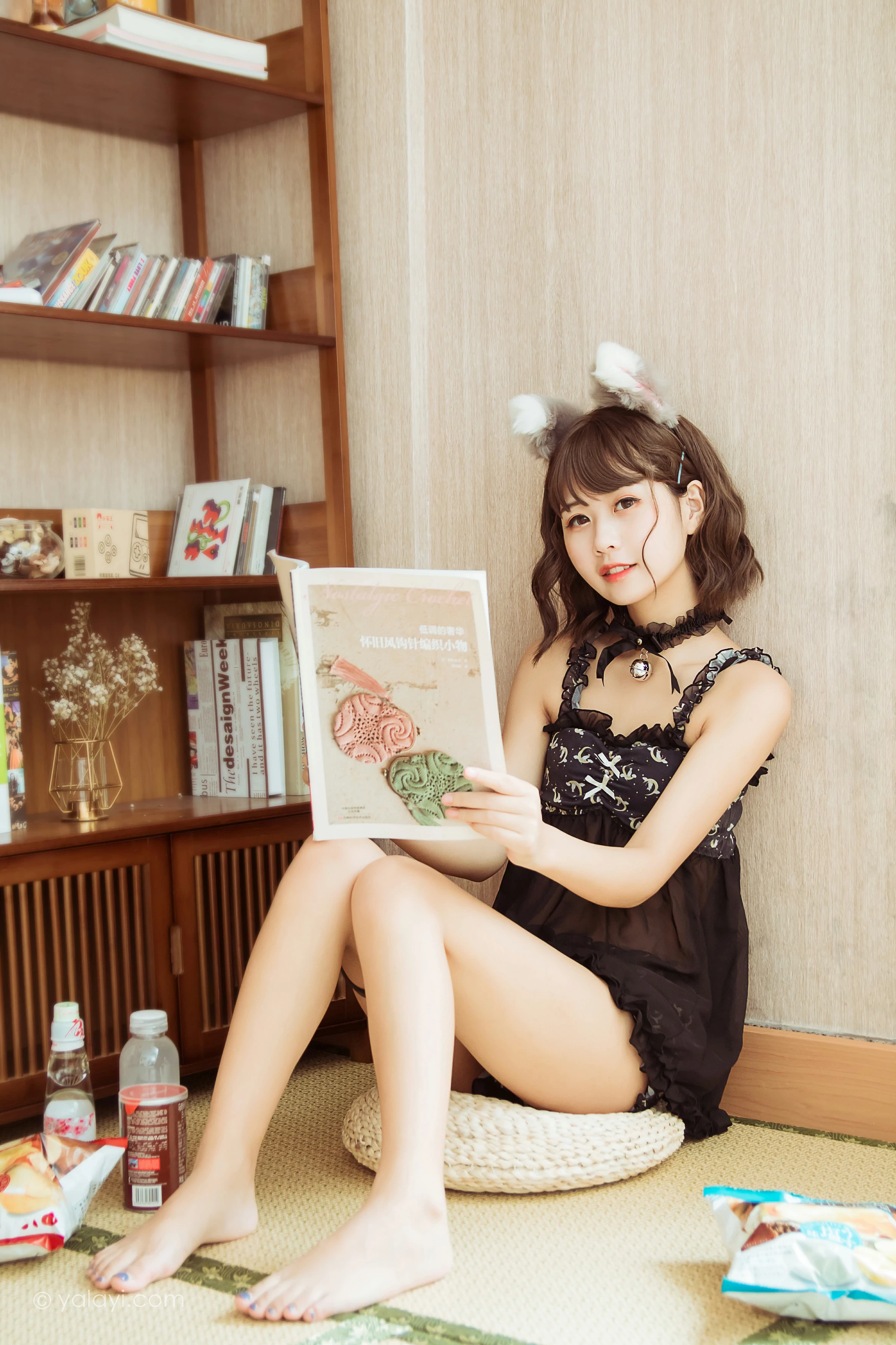 [YALAYI雅拉伊]NO.735 《就想赖着你》 甜酱吖 黑色透视情趣内衣性感私房写真集第1张