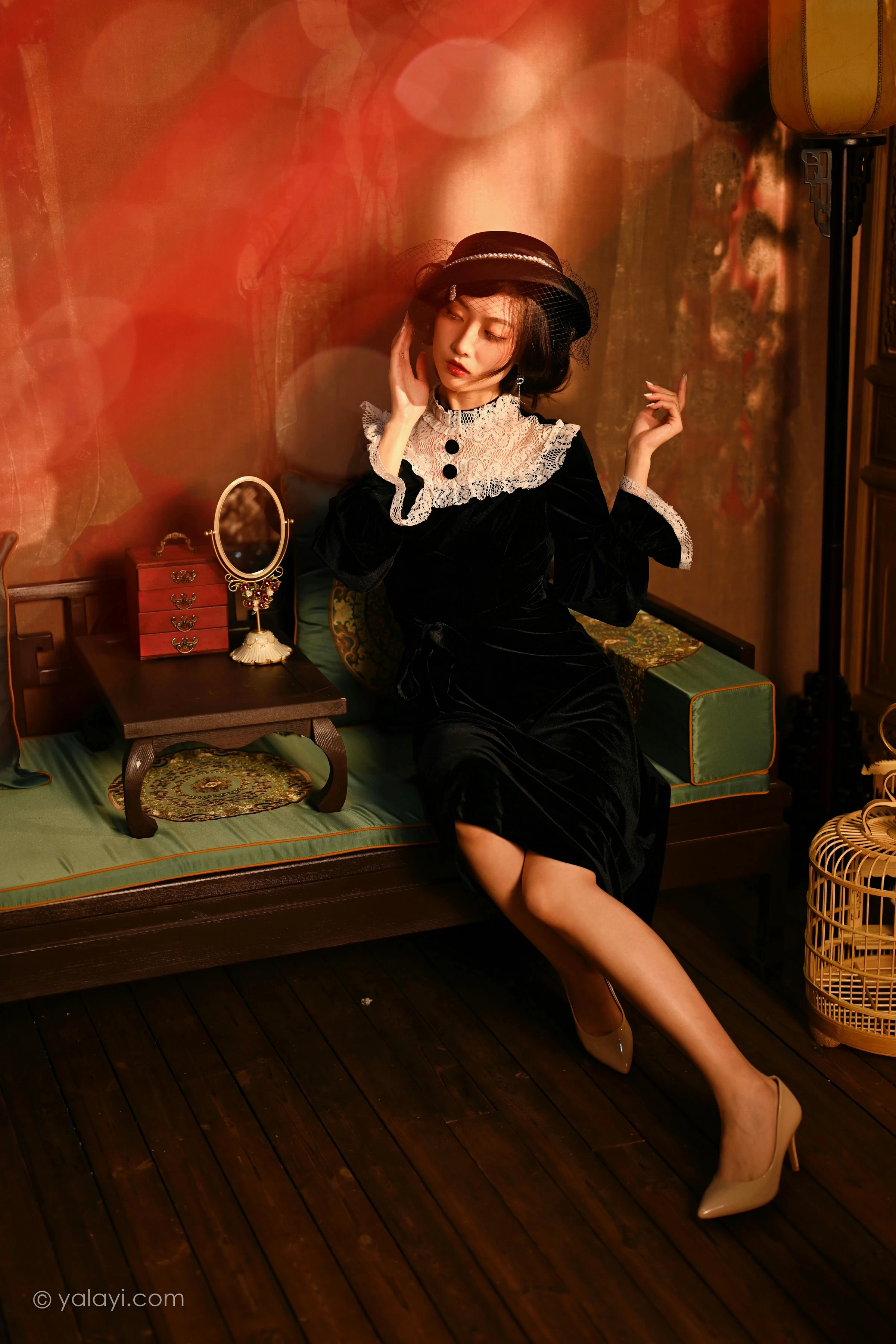 [YALAYI雅拉伊]2022.01.15 莫忘我 佳佳 黑色蕾丝镂空礼服裙性感私房写真集第1张