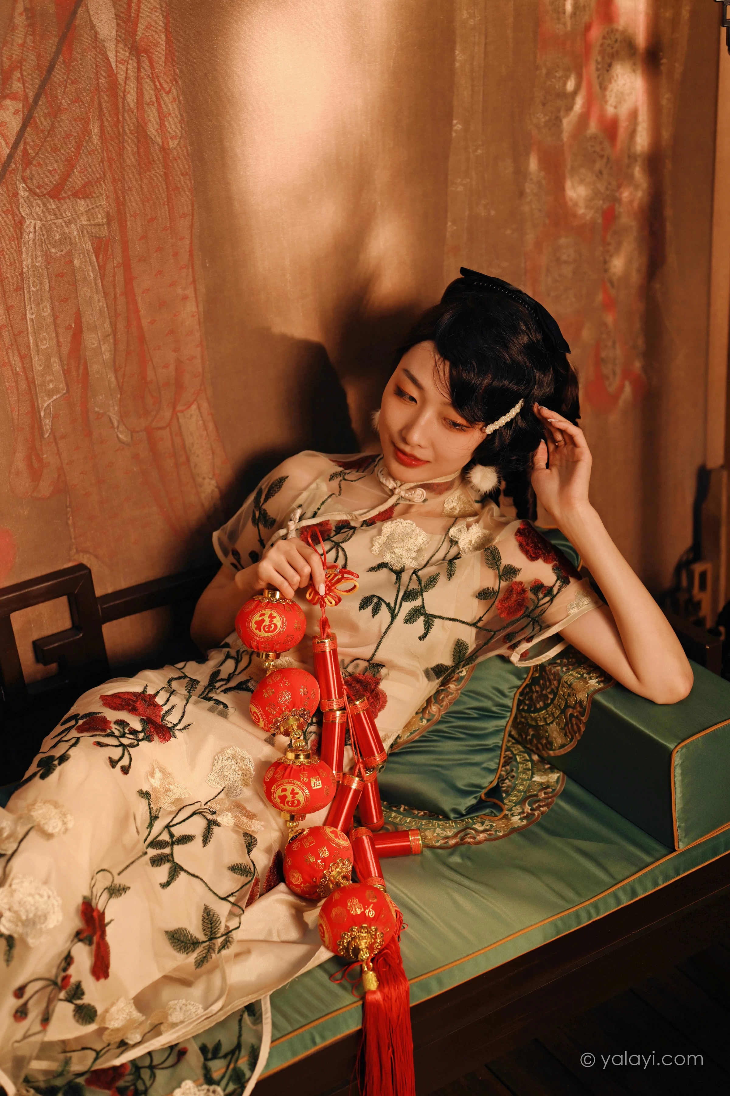 [YALAYI雅拉伊]2022.01.25 我在那里等你 佳佳 白色透视旗袍民国风写真集第13张