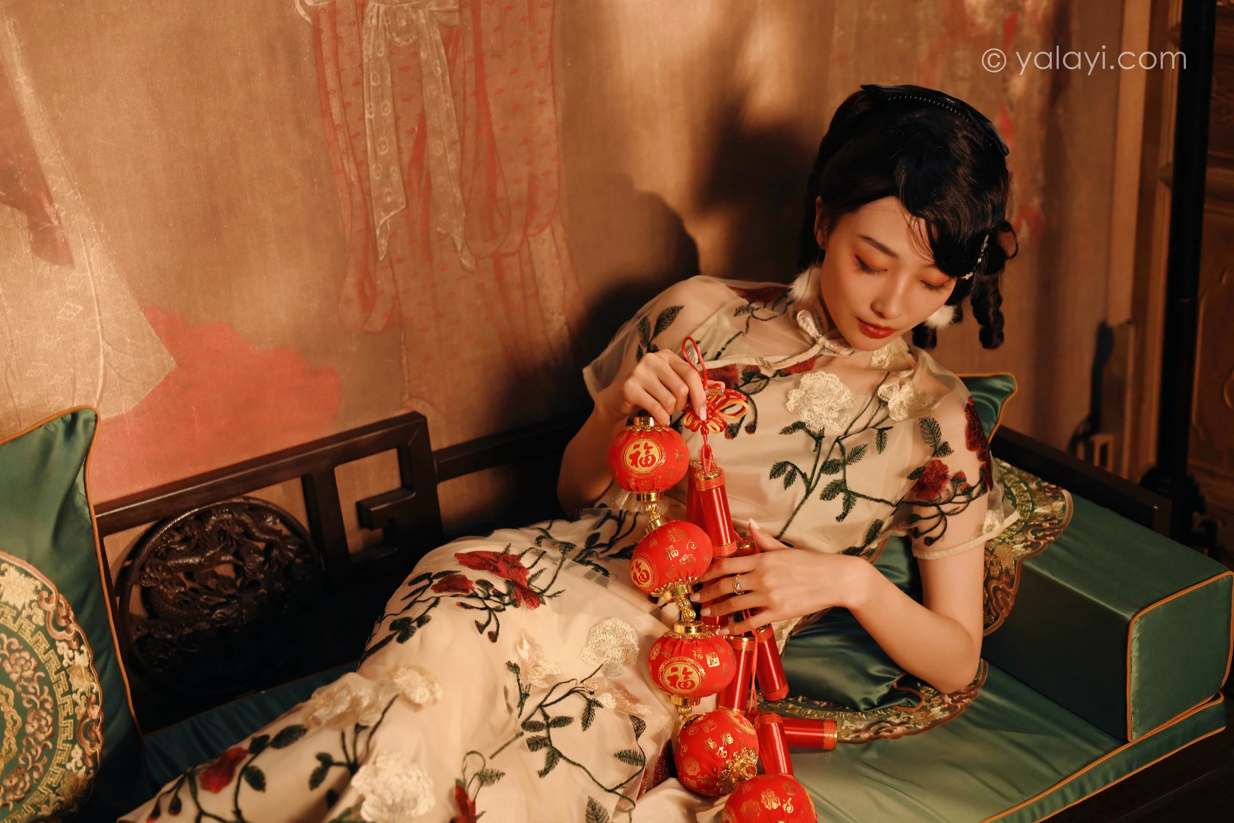 [YALAYI雅拉伊]2022.01.25 我在那里等你 佳佳 白色透视旗袍民国风写真集第13张