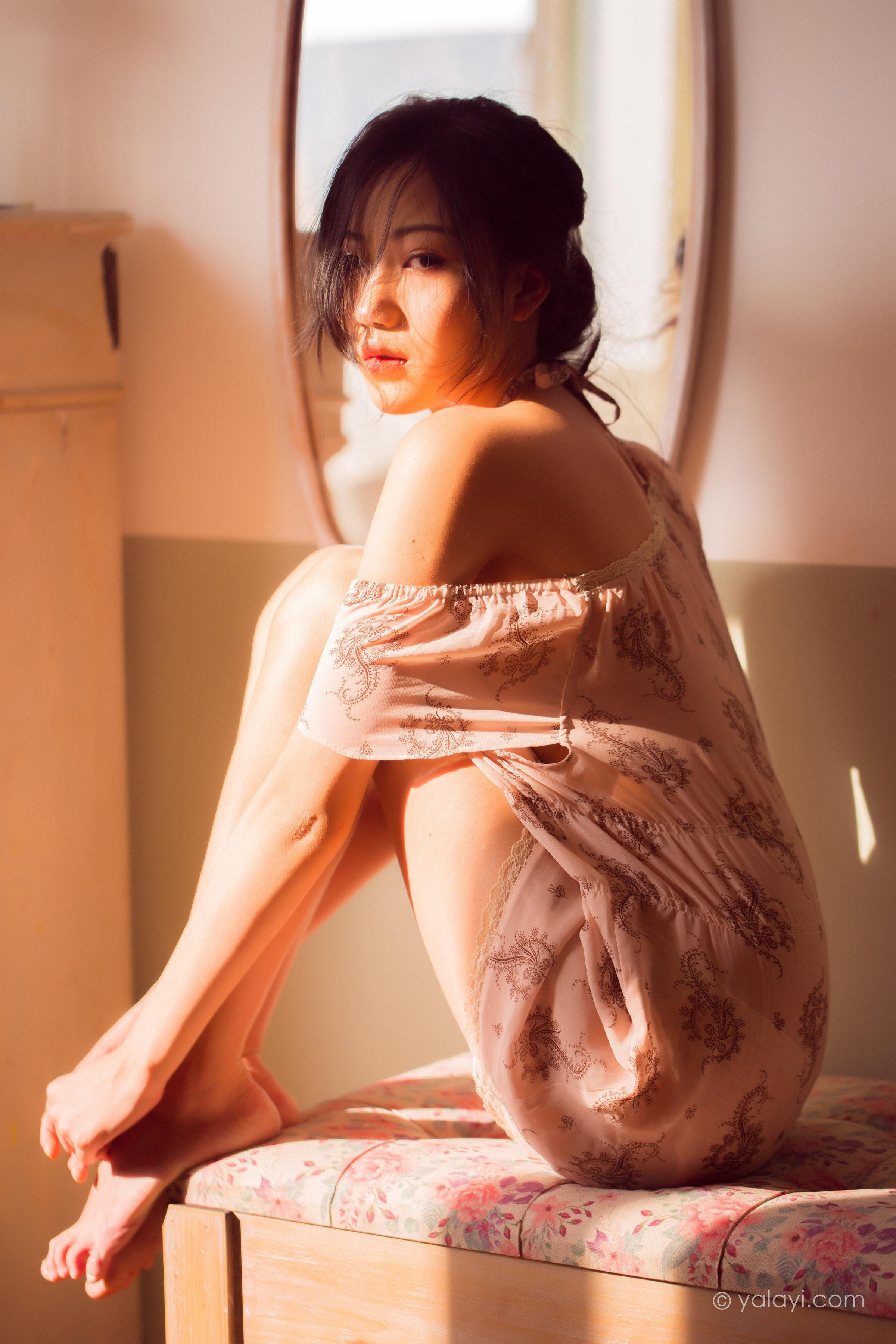 [YALAYI雅拉伊]2022.08.01 暂时的花儿 橘子 白色透视抹胸连衣裙居家性感私房写真集第3张