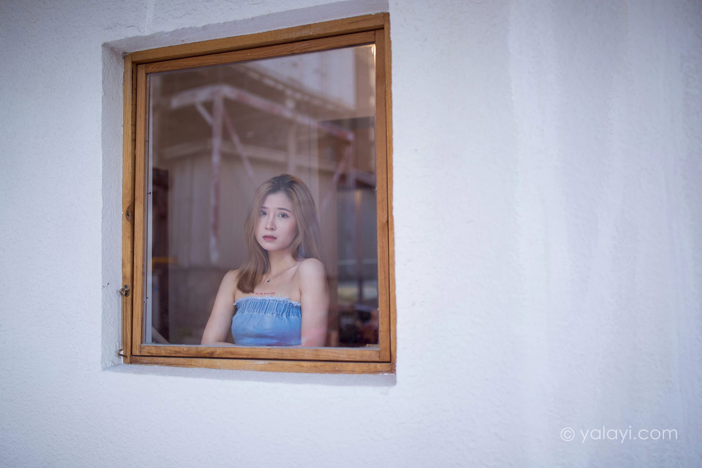 [YALAYI雅拉伊]NO.703 《那时在午后》 梦涵 牛仔抹胸连衣裙居家私房写真集第13张