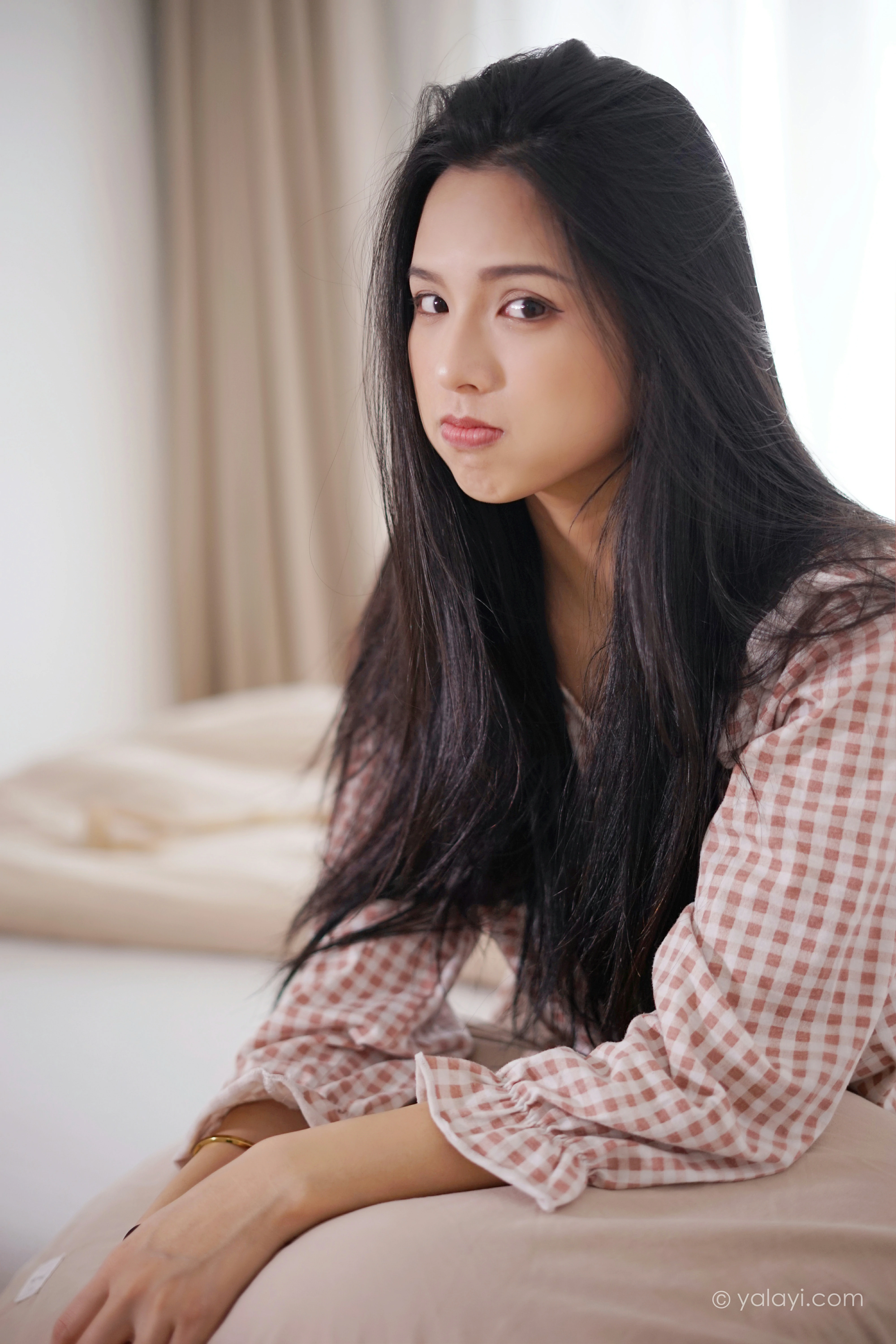 [YALAYI雅拉伊]NO.843 在家千日好 溪若 粉色睡衣加睡裤清纯可爱私房写真集第13张