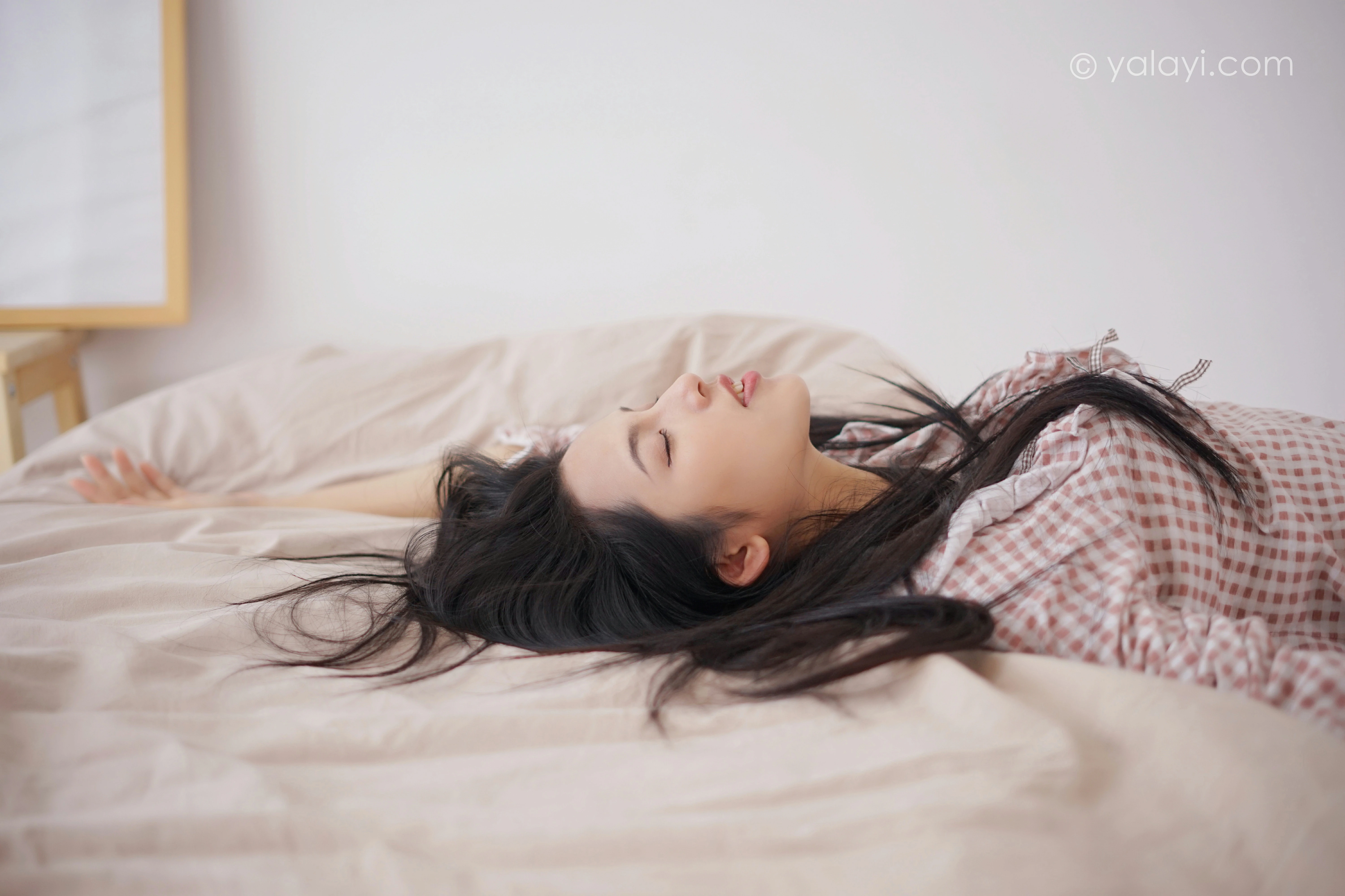 [YALAYI雅拉伊]NO.843 在家千日好 溪若 粉色睡衣加睡裤清纯可爱私房写真集第15张