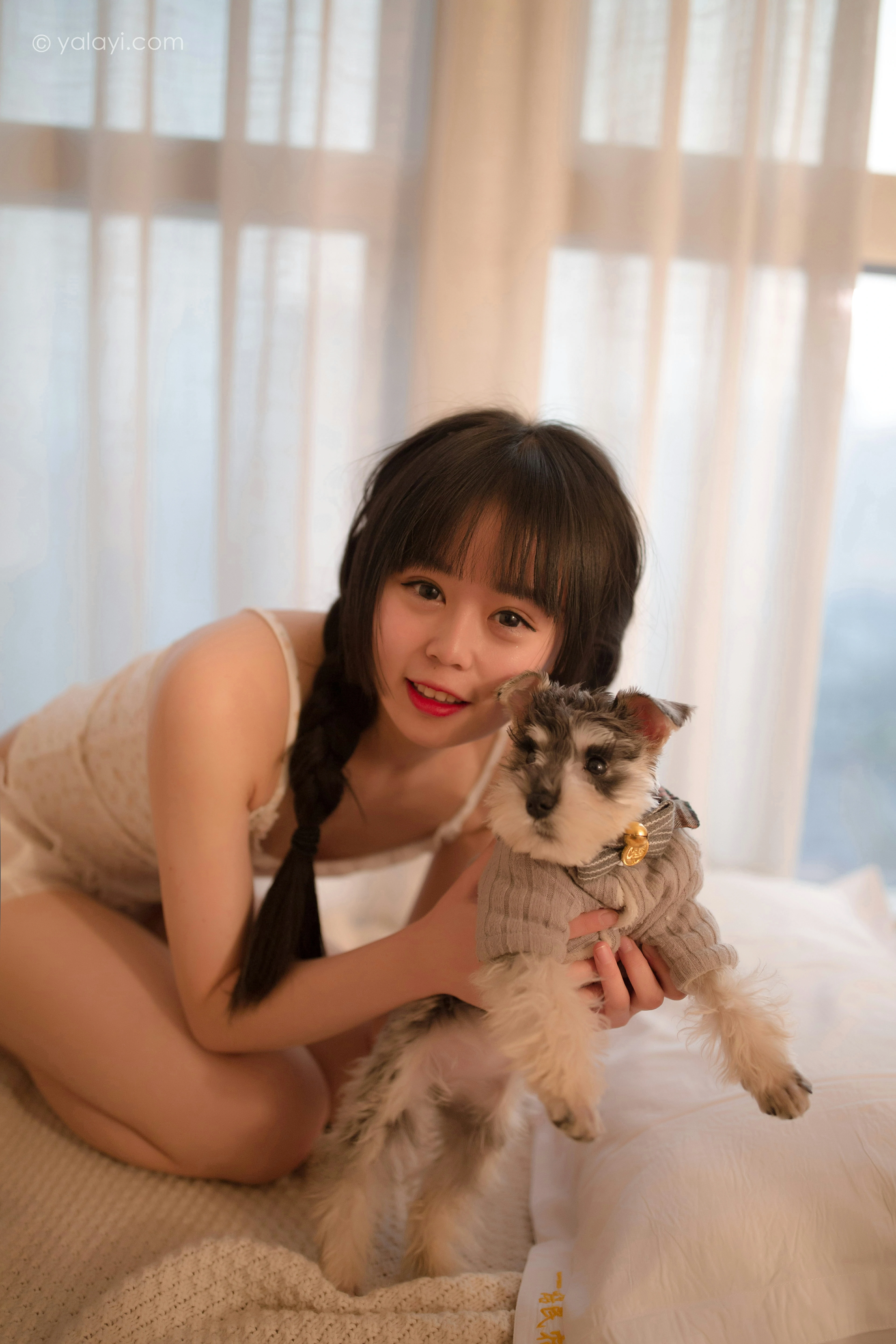 [YALAYI雅拉伊]NO.755 零零后少女 小乖 性感小背心与白色浴袍私房写真集第6张