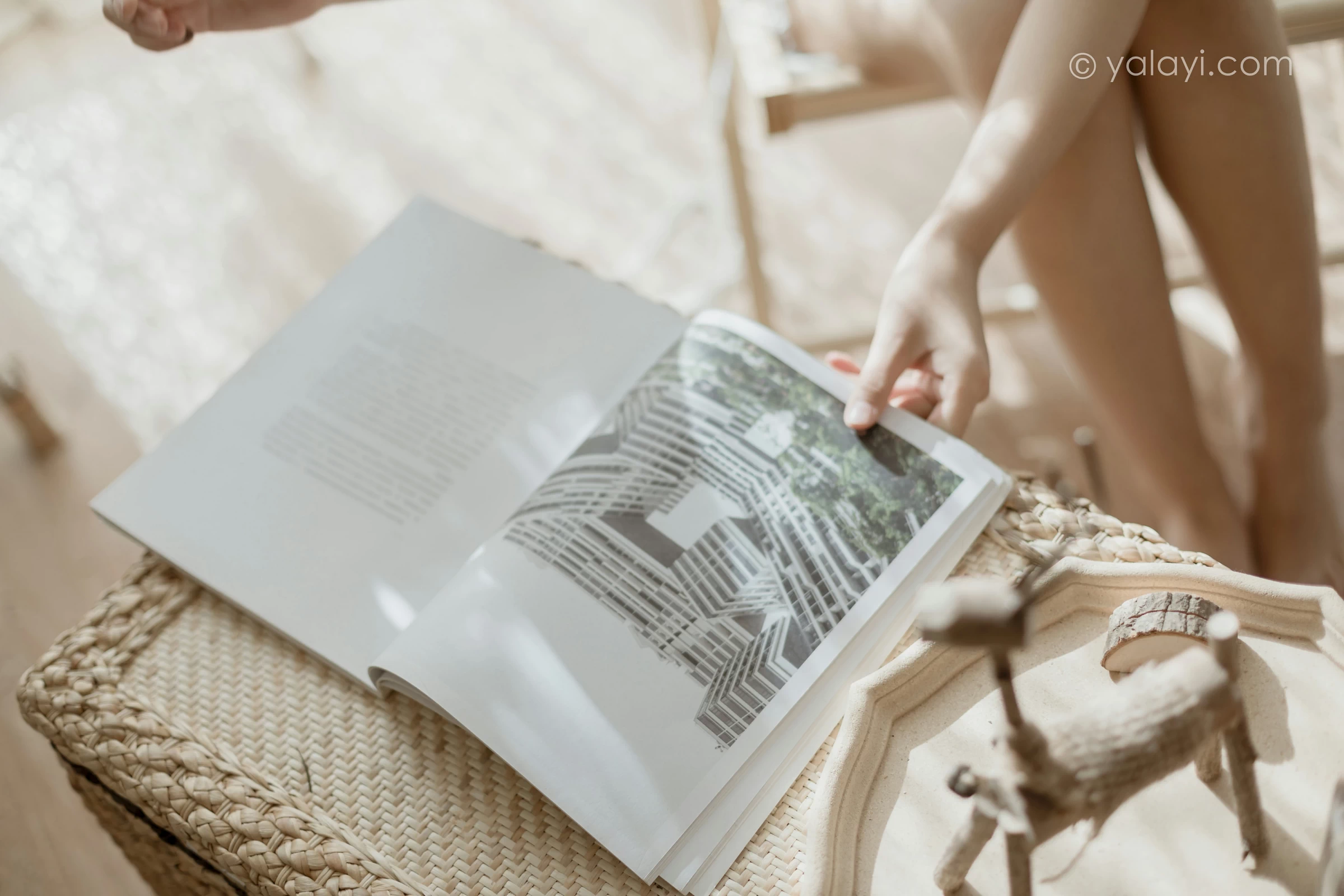 [YALAYI雅拉伊]NO.704 《猫娘》 韩熙 白色情趣内衣性感私房写真集第1张