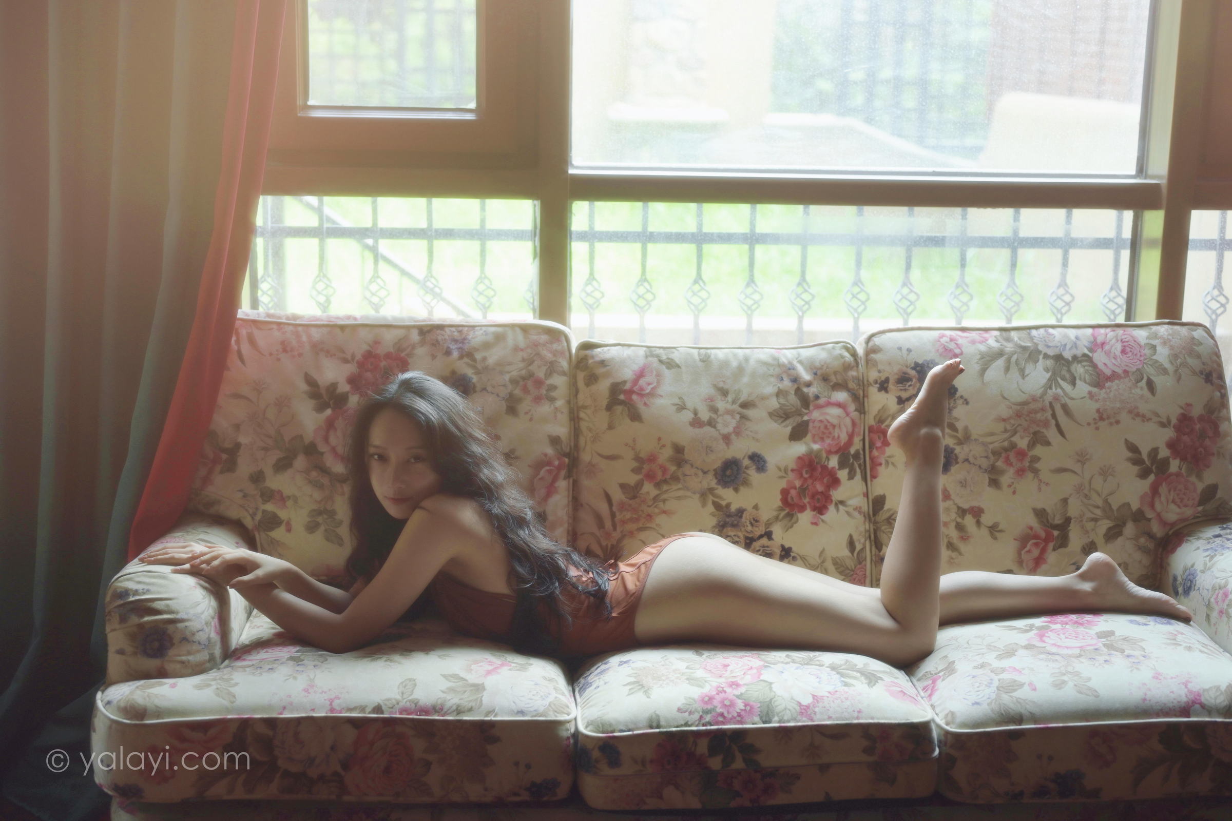 [YALAYI雅拉伊]2022.07.26 忆往昔 何嘉颖 橙色吊带连体内衣性感私房写真集第12张