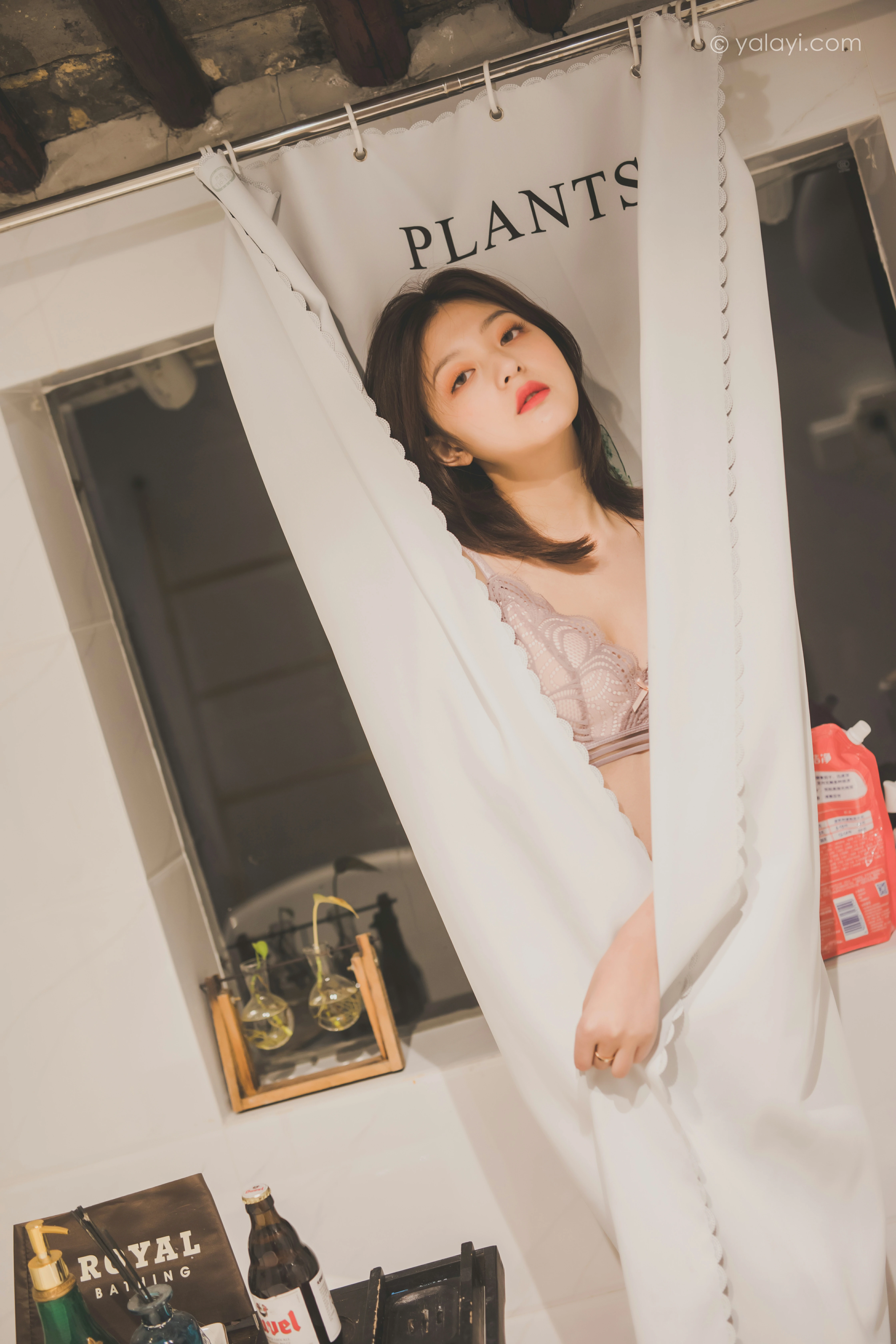 [YALAYI雅拉伊]NO.814 一个人的旅行 真真 粉色蕾丝性感内衣居家私房写真集第10张