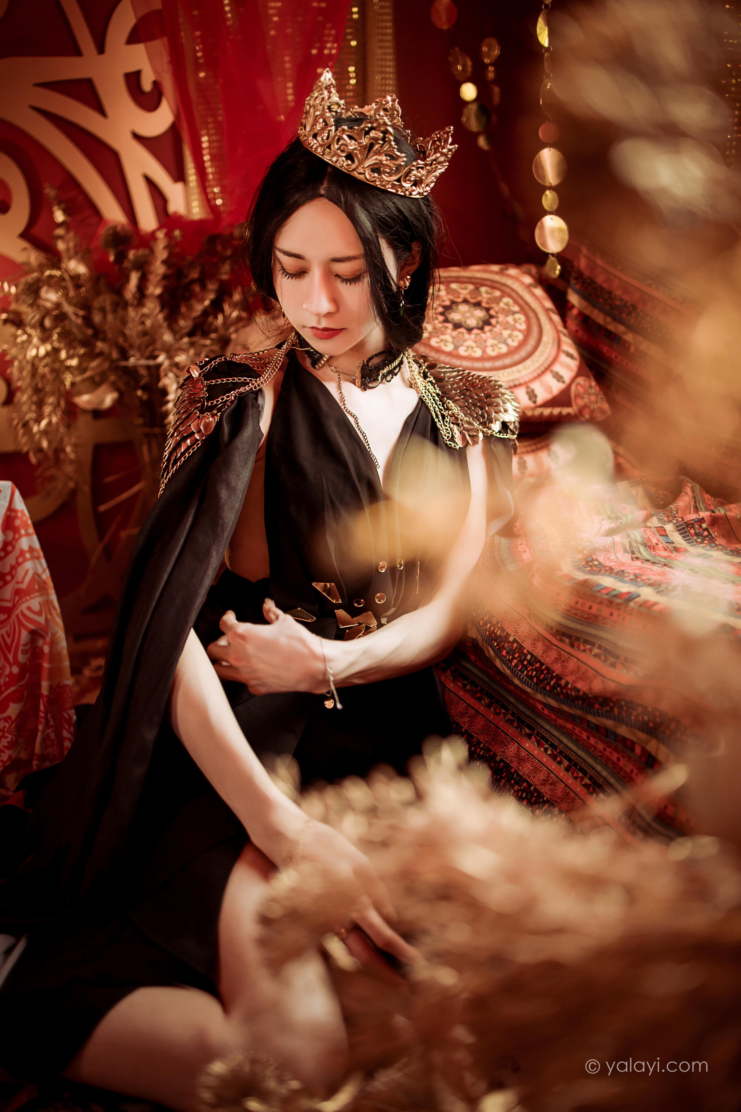 [YALAYI雅拉伊]2022.07.29 鬼刀公主 陈若冰 黑色披肩加黑色深V情趣礼服裙性感私房写真集第14张