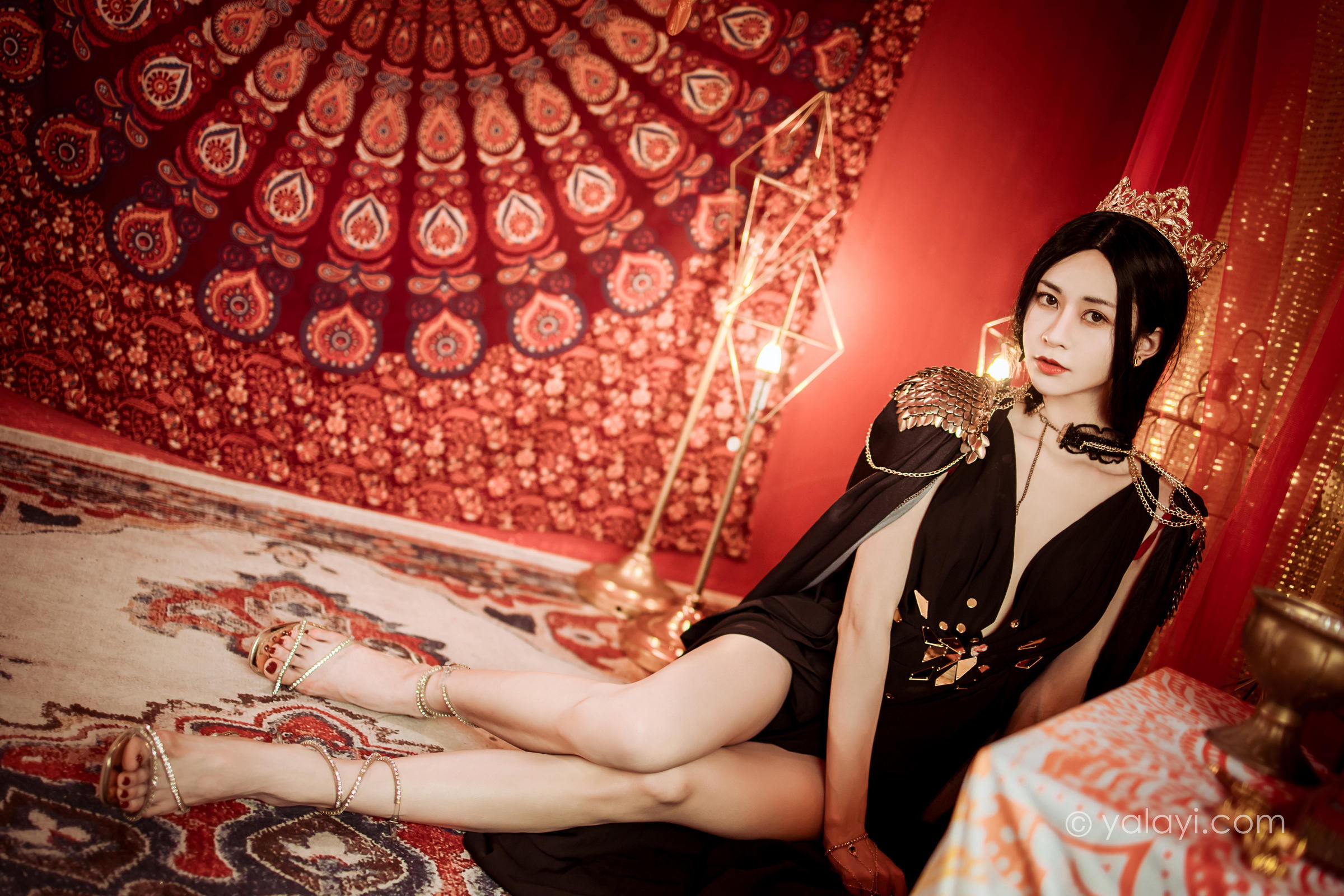 [YALAYI雅拉伊]2022.07.29 鬼刀公主 陈若冰 黑色披肩加黑色深V情趣礼服裙性感私房写真集第6张