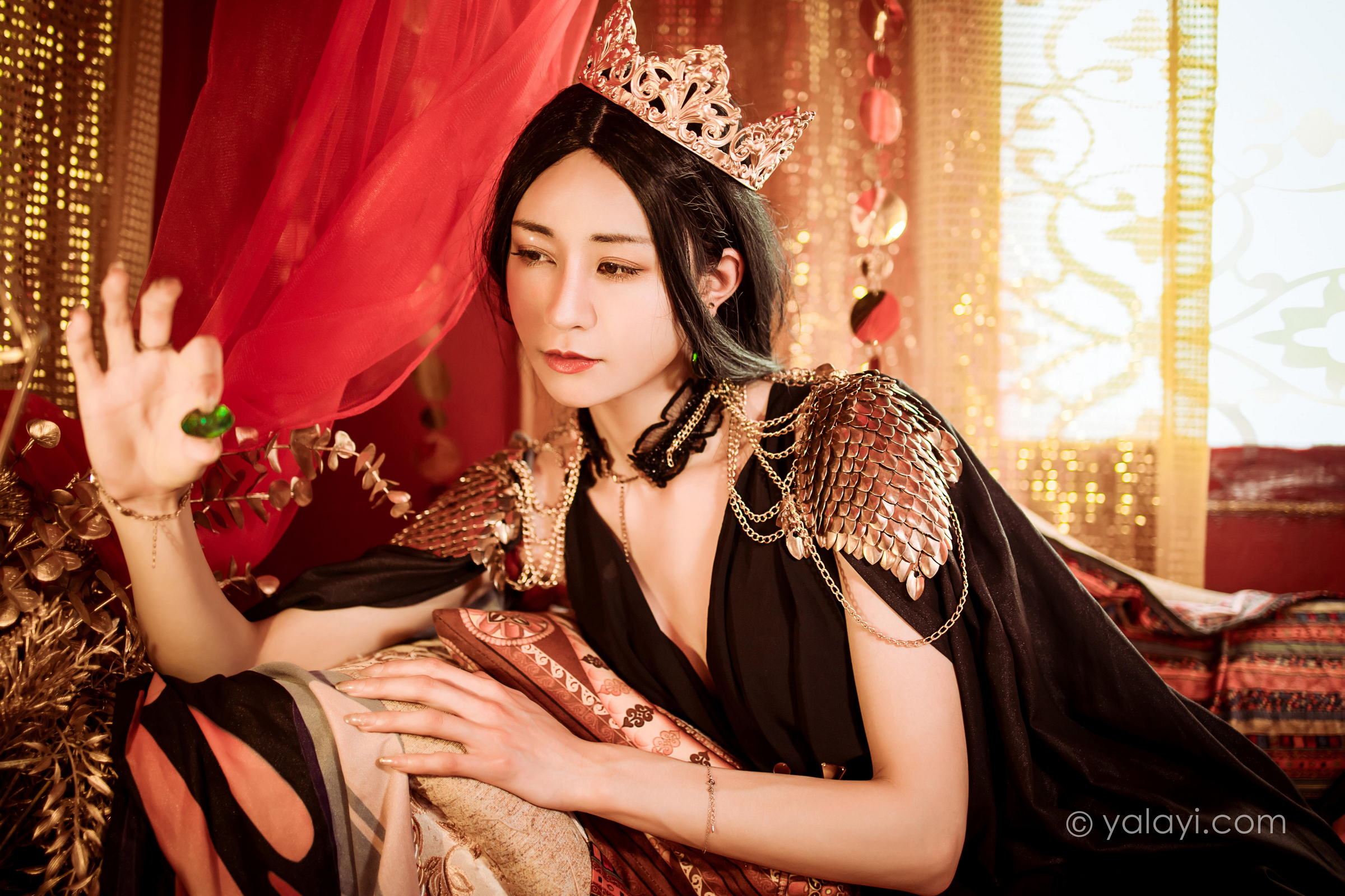 [YALAYI雅拉伊]2022.07.29 鬼刀公主 陈若冰 黑色披肩加黑色深V情趣礼服裙性感私房写真集第11张