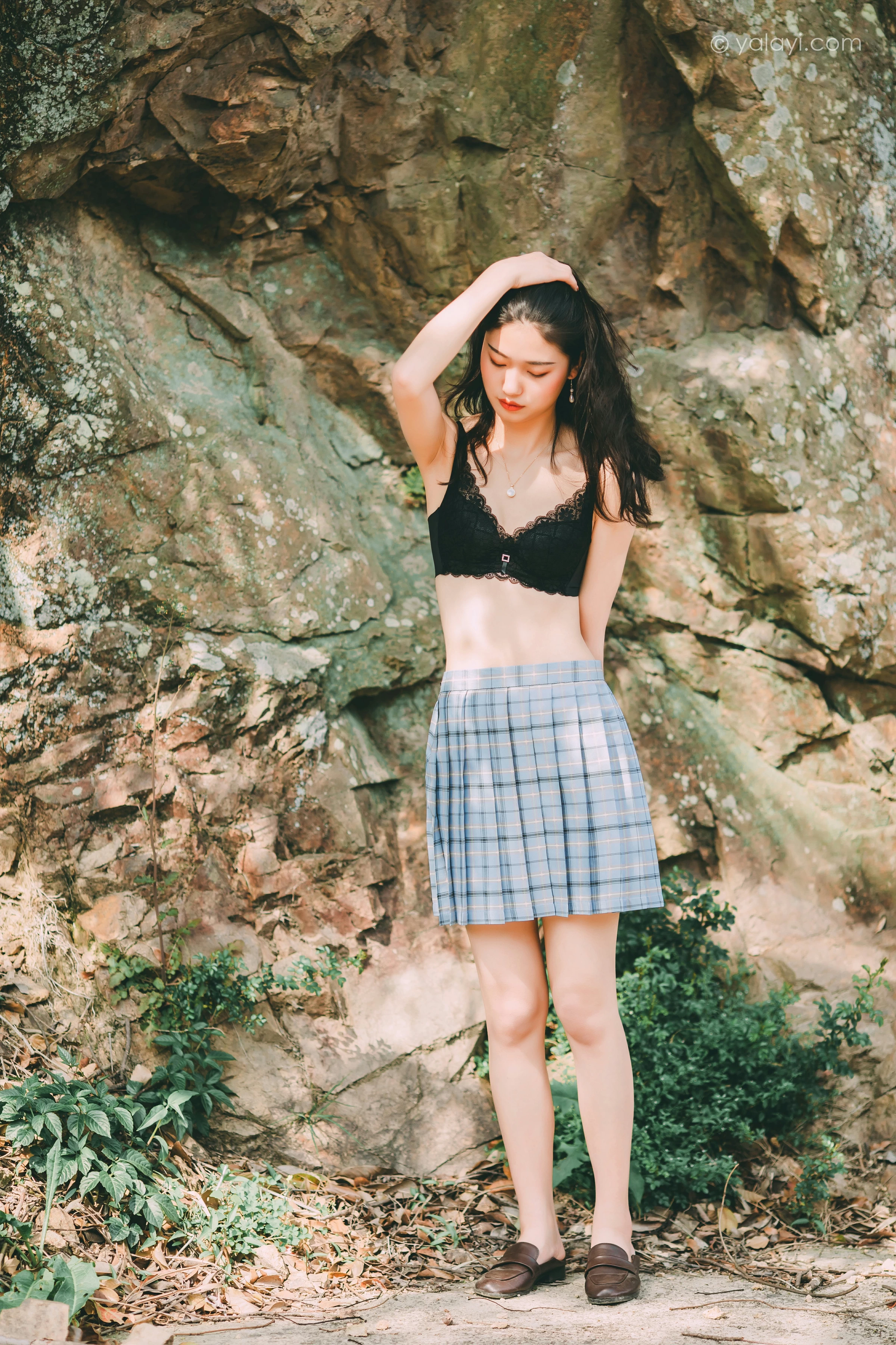 [YALAYI雅拉伊]NO.663 《涟漪》 和风 JK制服与短裙加黑色蕾丝内衣写真第7张