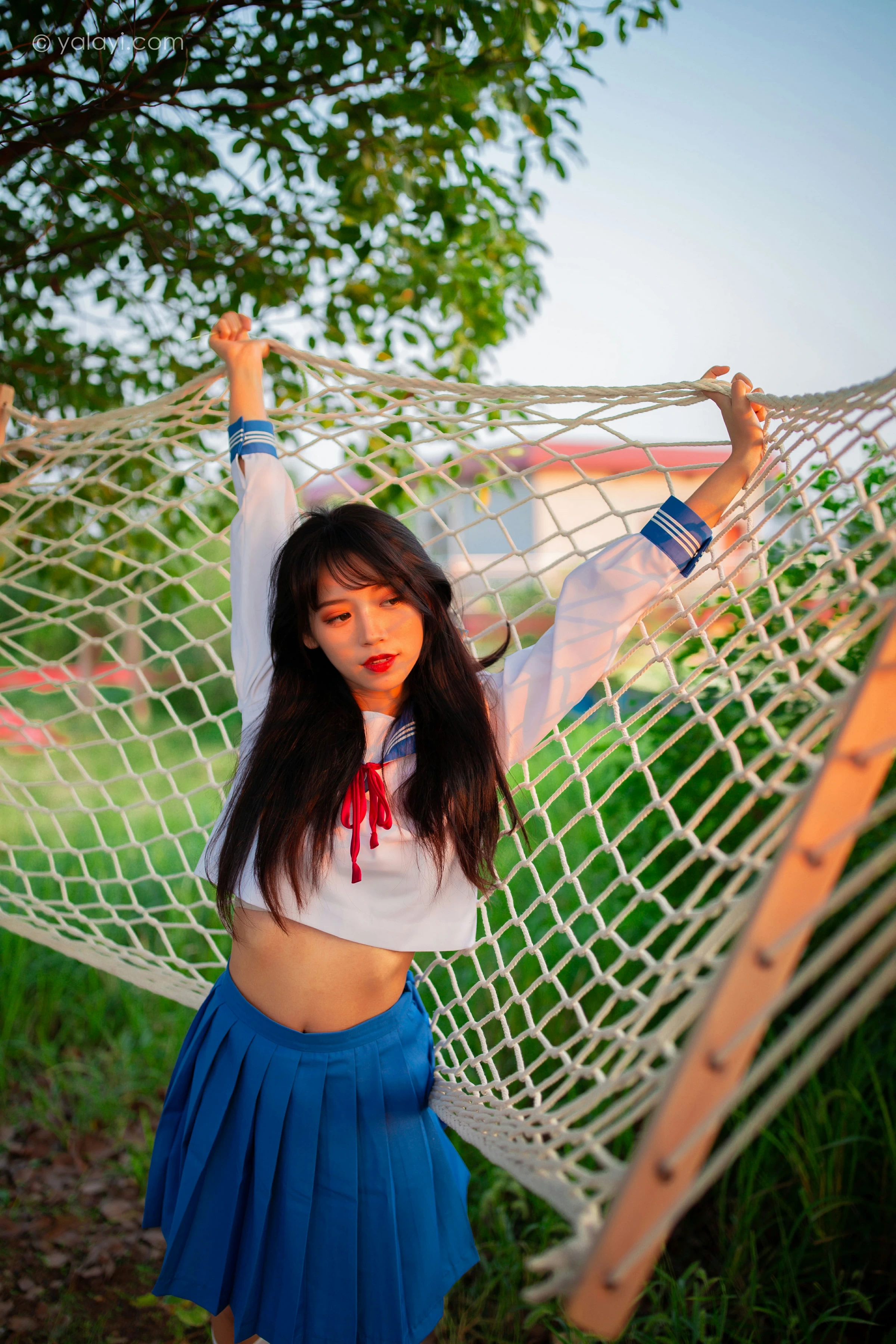 [YALAYI雅拉伊]NO.724 《秋意浓》 丽雅 JK水手制服与短裙加白色丝袜美腿私房写真集第17张