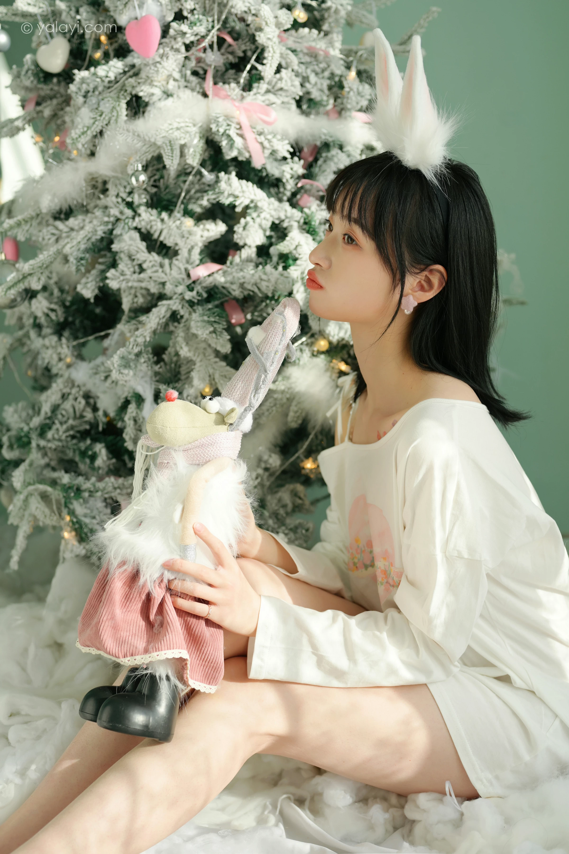 [YALAYI雅拉伊]2021.12.31 迎新 京京 白色透视宽松卫衣居家性感写真集第5张