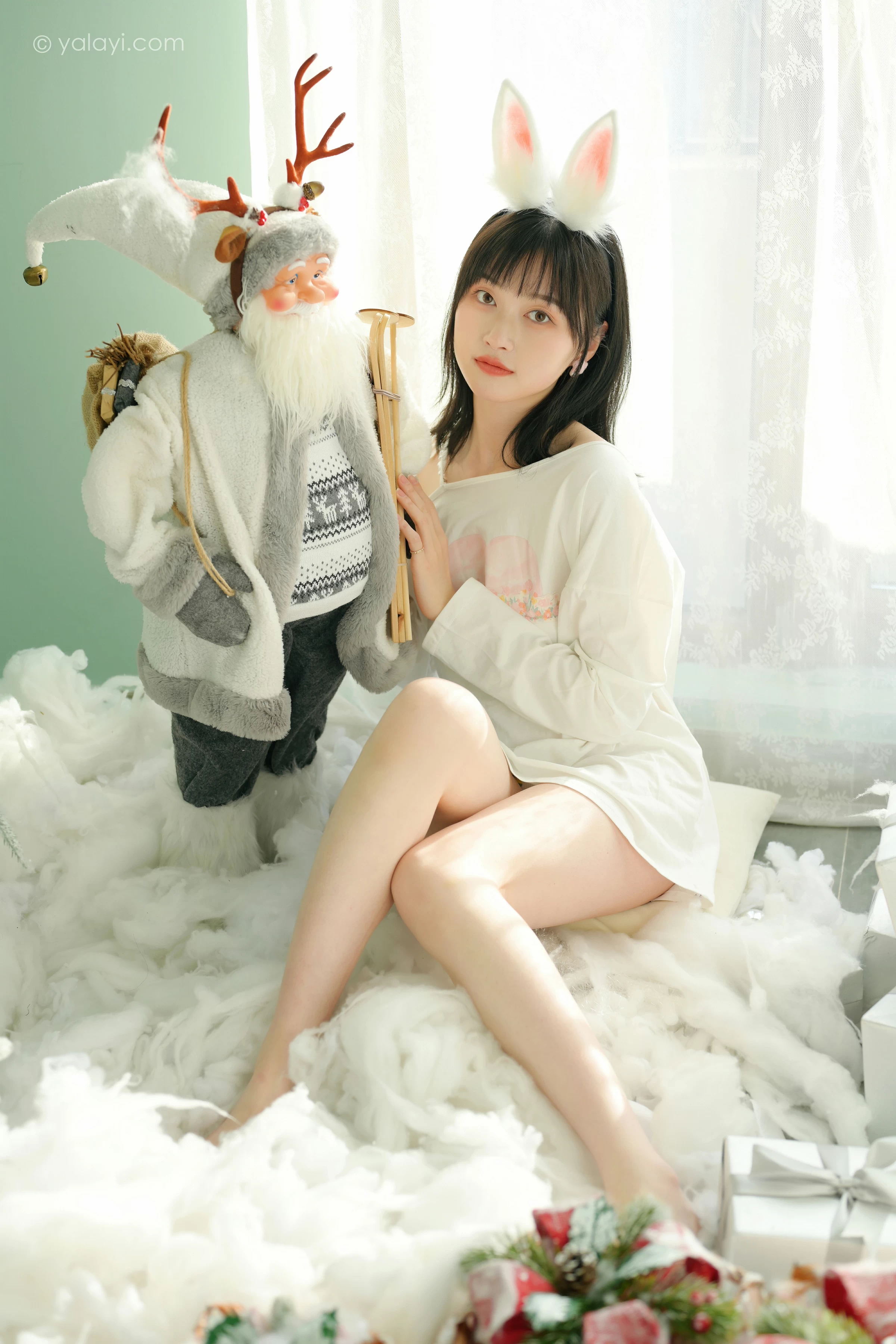 [YALAYI雅拉伊]2021.12.31 迎新 京京 白色透视宽松卫衣居家性感写真集第10张