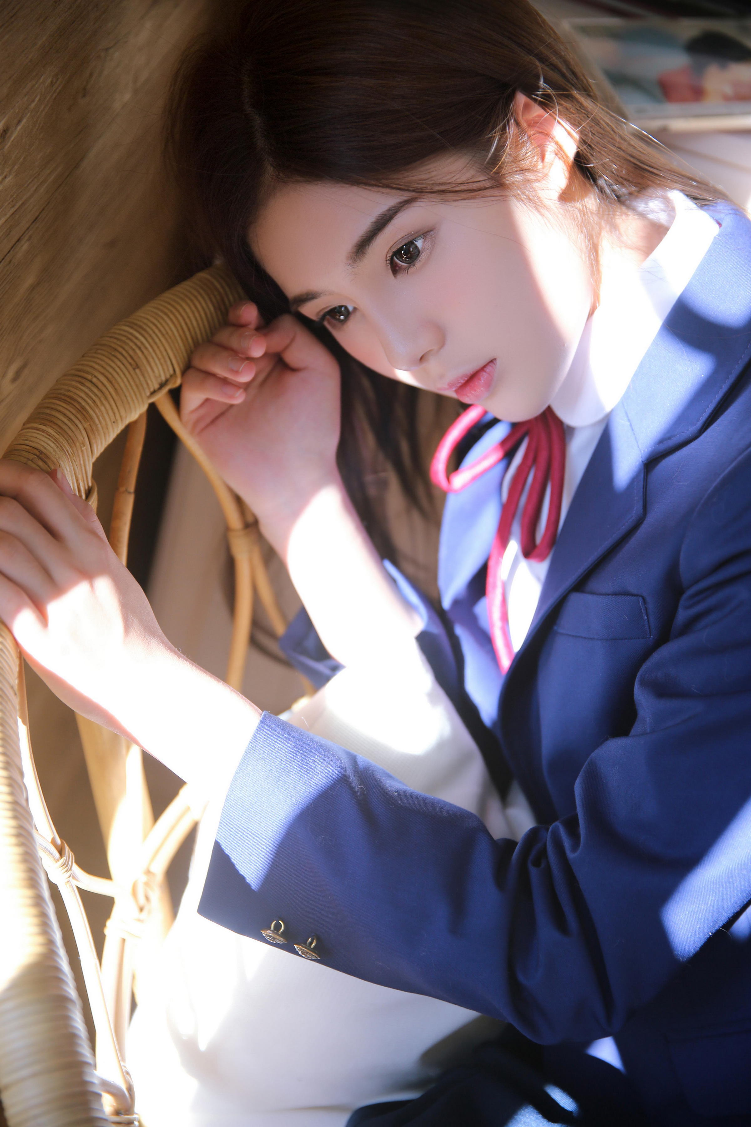 [YALAYI雅拉伊]2022.05.09 小饼干 白嫩少女 蓝色JK制服与橙色吊带连衣裙性感写真集第1张