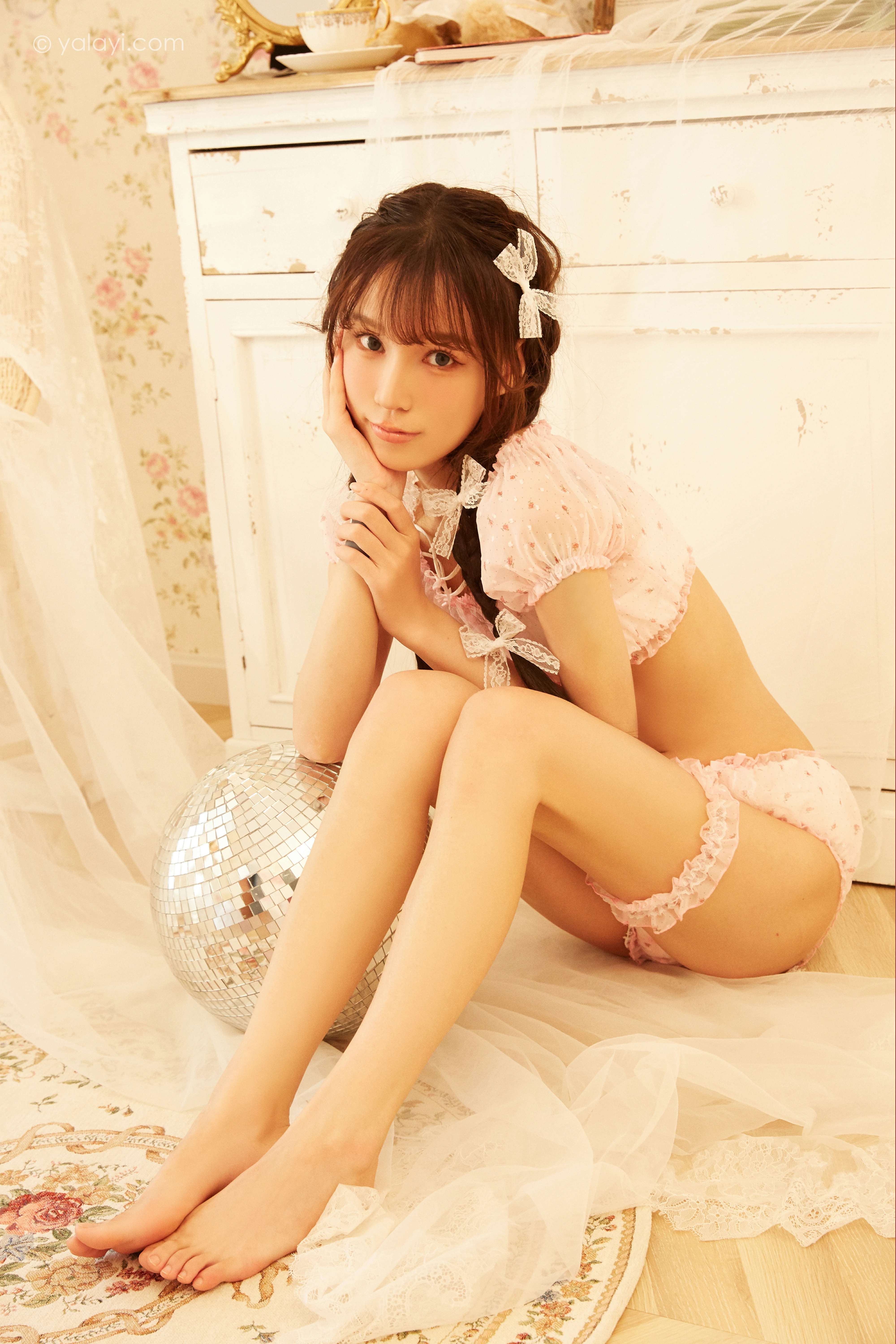 [YALAYI雅拉伊]NO.852 如花 文婧 粉色情趣上衣与短裤加白色丝袜美腿性感私房写真集第9张