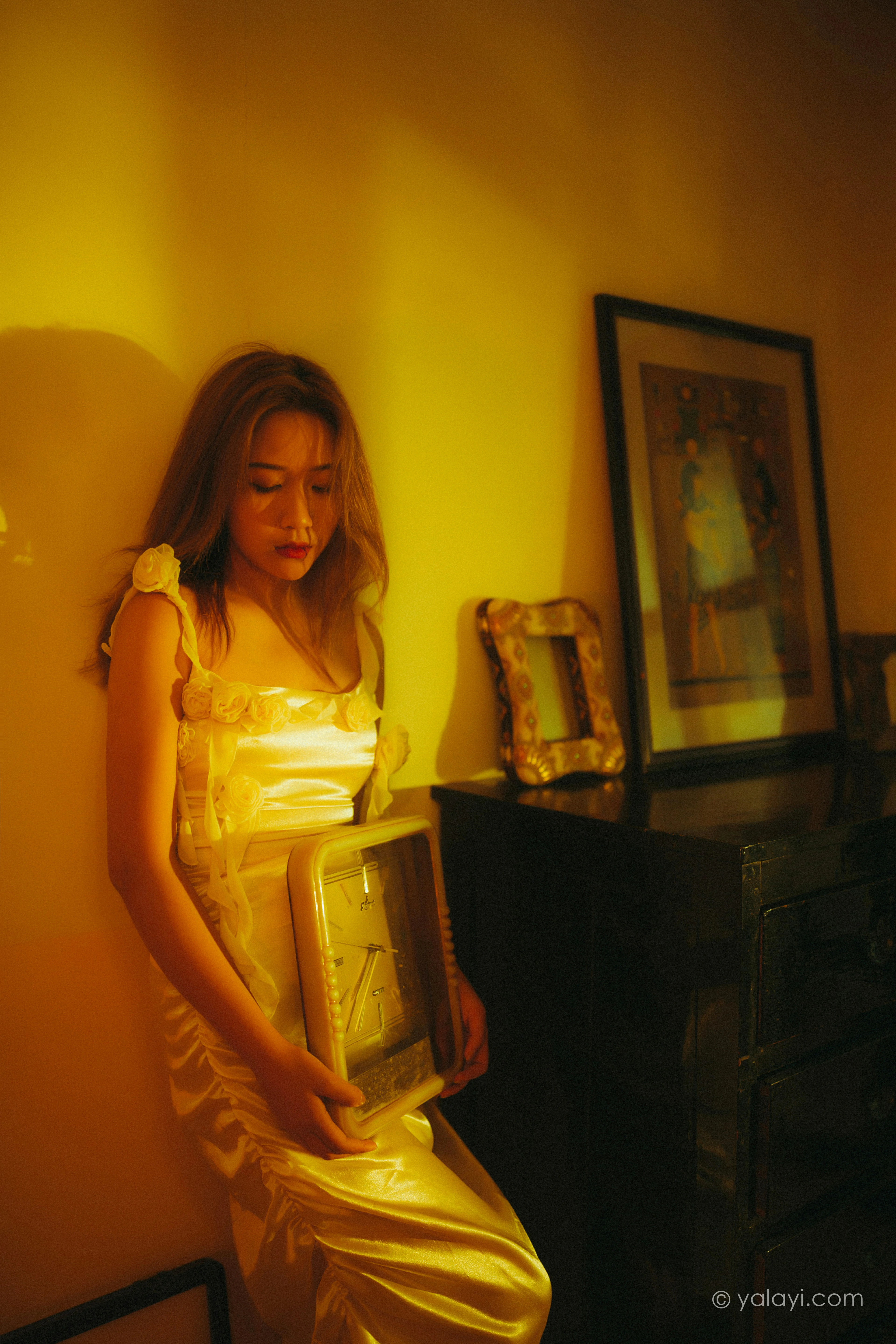 [YALAYI雅拉伊]NO.785 暮光之吻 岳璐璐 白色吊带连衣裙加性感内衣私房写真集第14张