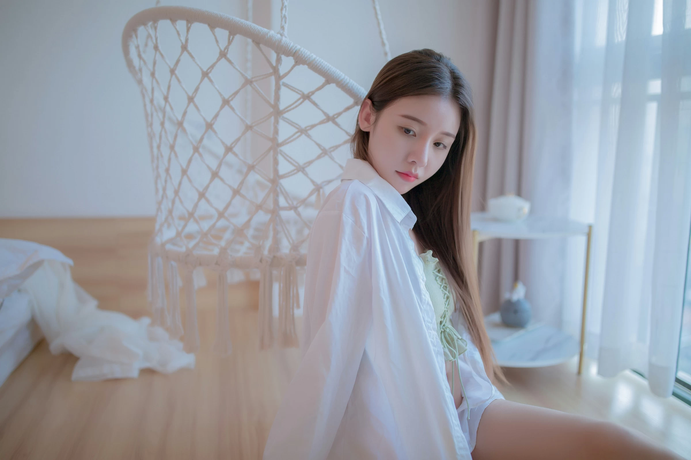 [YALAYI雅拉伊]NO.725 《空房》 秦语 白色衬衫居家性感写真集第6张