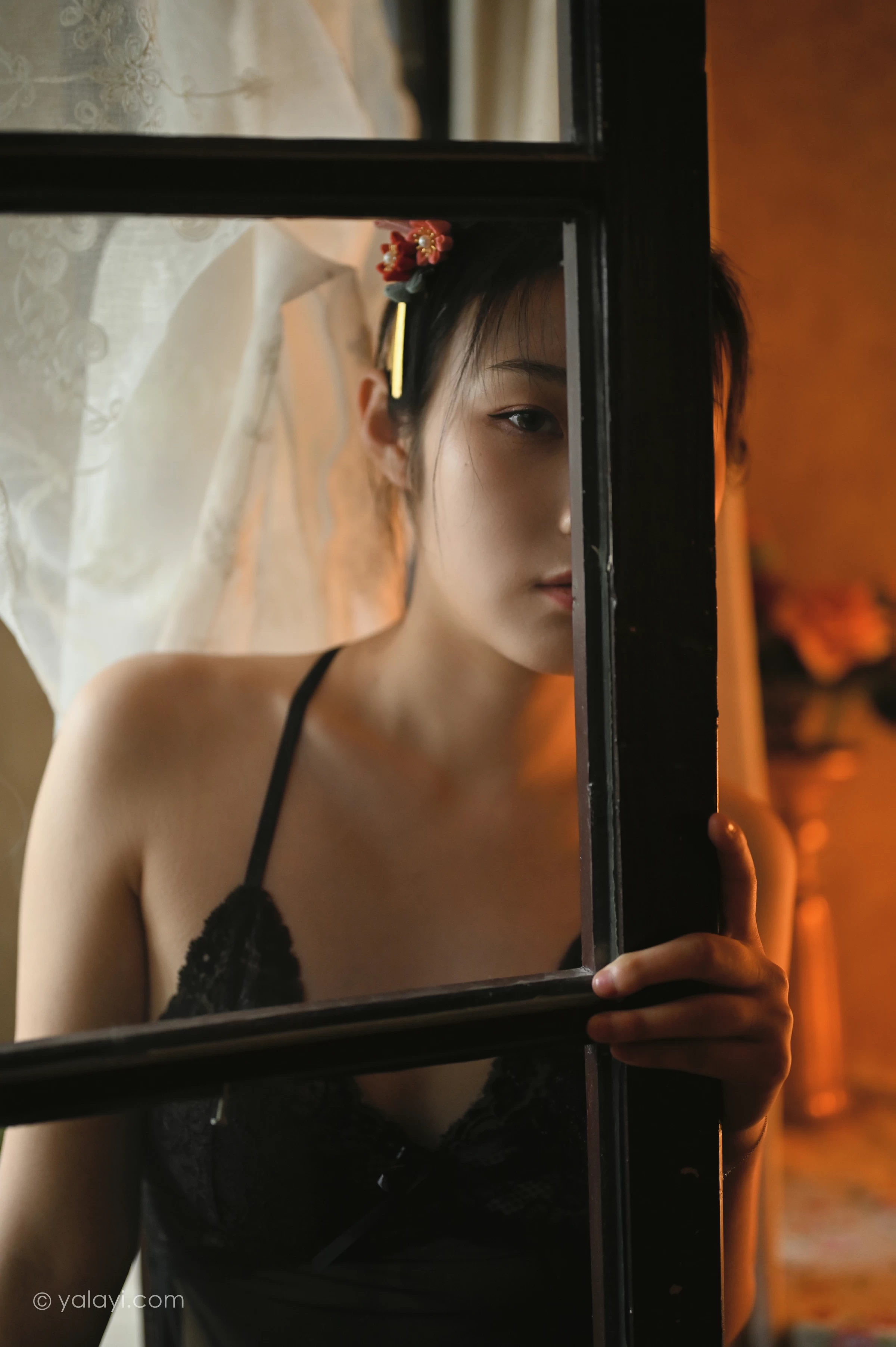 [YALAYI雅拉伊]NO.673 《剪烛西窗》 沈伊 黑色吊带蕾丝睡衣裙性感私房写真集第7张