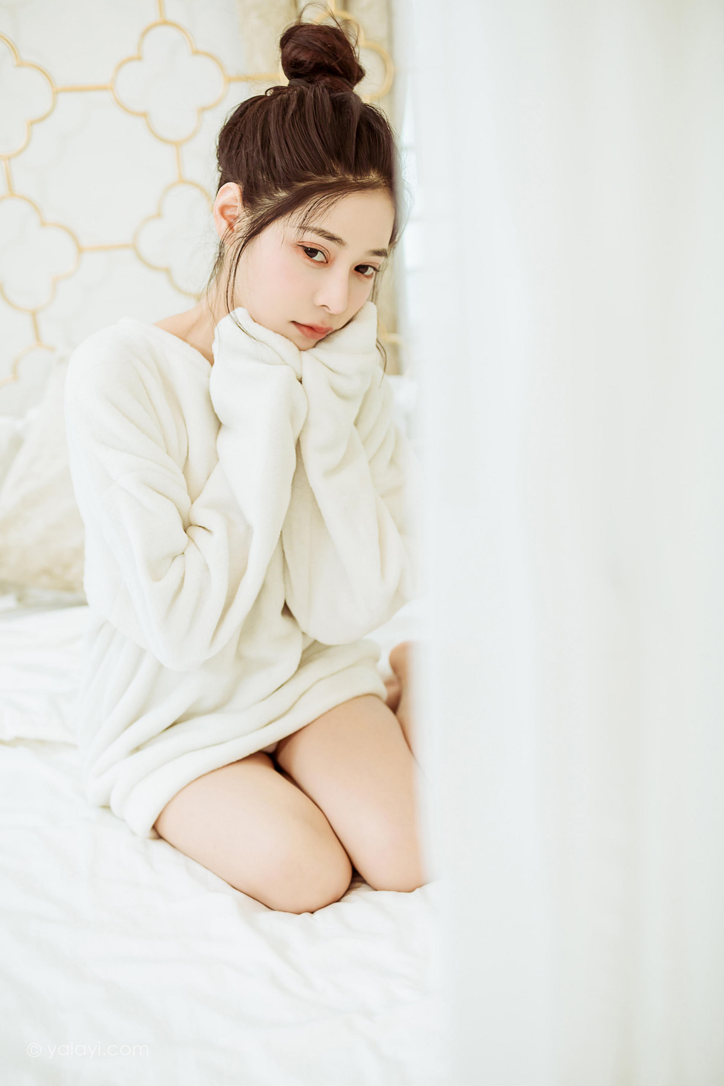 [YALAYI雅拉伊]2022.03.02 恋爱日常 诗咏 白色连身毛衣居家清纯写真集第5张