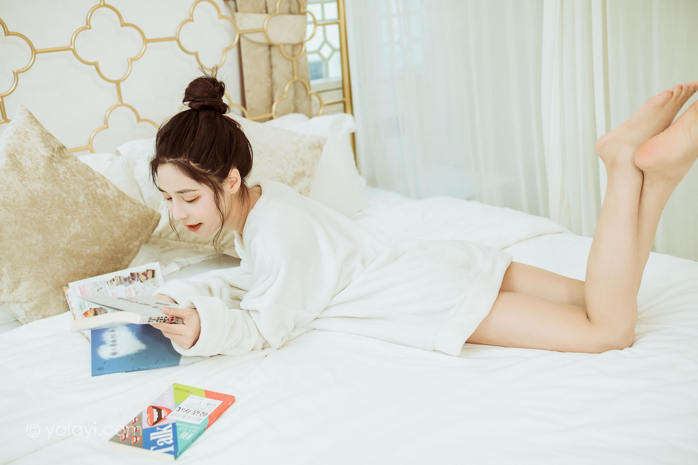 [YALAYI雅拉伊]2022.03.02 恋爱日常 诗咏 白色连身毛衣居家清纯写真集第3张