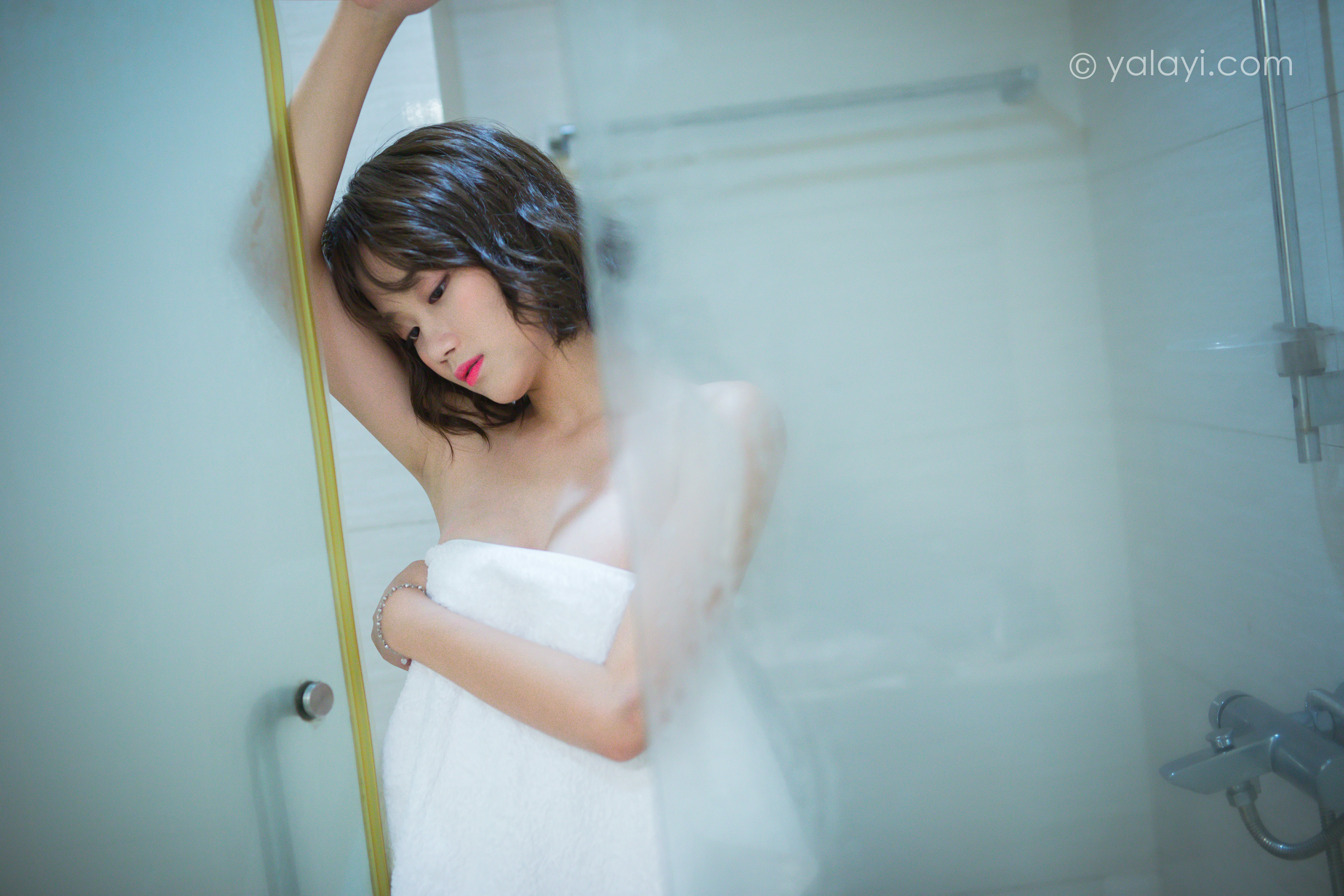 [YALAYI雅拉伊]NO.840 愿你晚安 良子 白色浴巾与透视情趣内衣性感私房写真集第5张