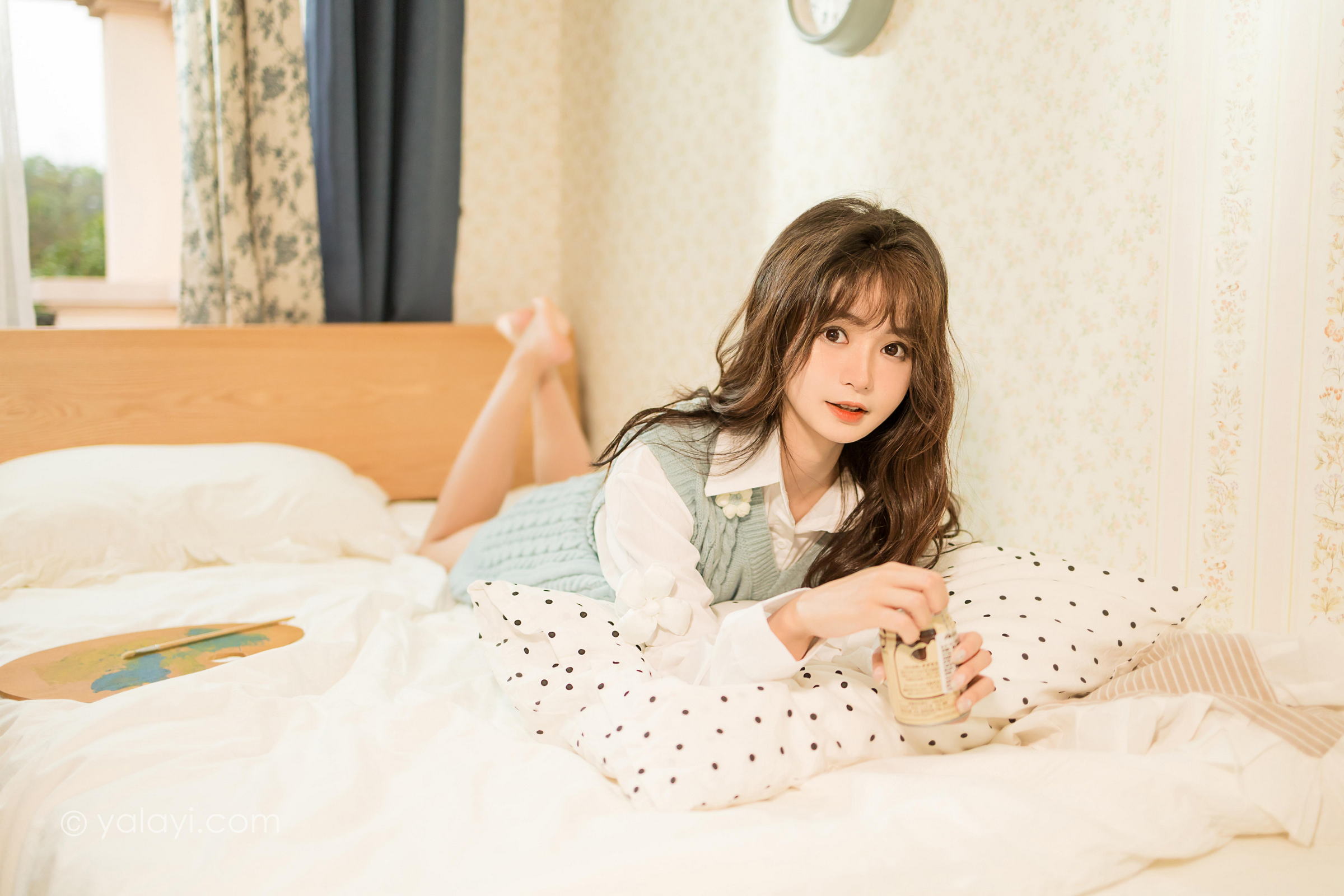 [YALAYI雅拉伊]2022.05.18 微微一笑 小亭 灰色镂空毛衣裙加白色衬衫清纯写真集第6张