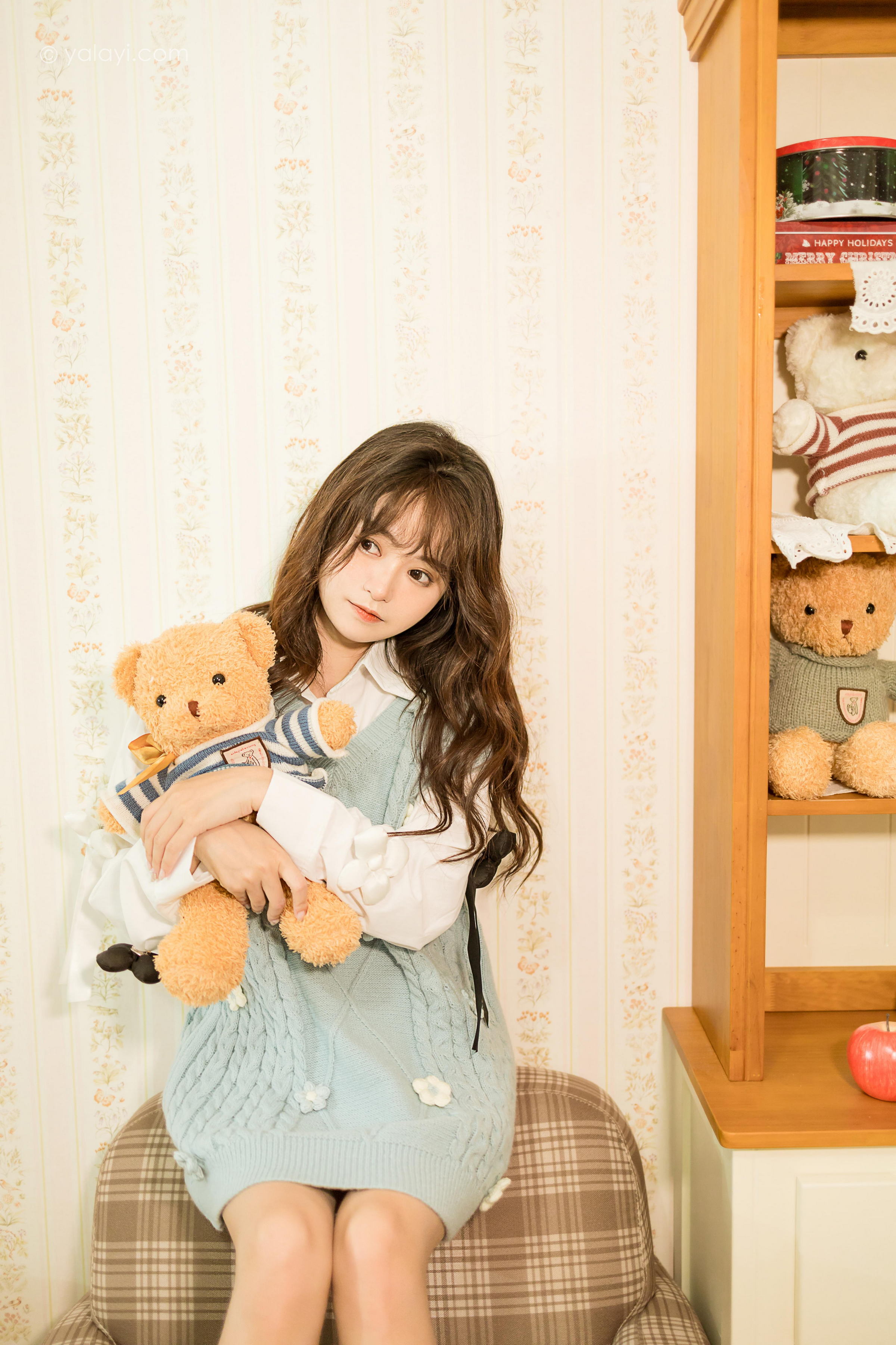 [YALAYI雅拉伊]2022.05.18 微微一笑 小亭 灰色镂空毛衣裙加白色衬衫清纯写真集第13张