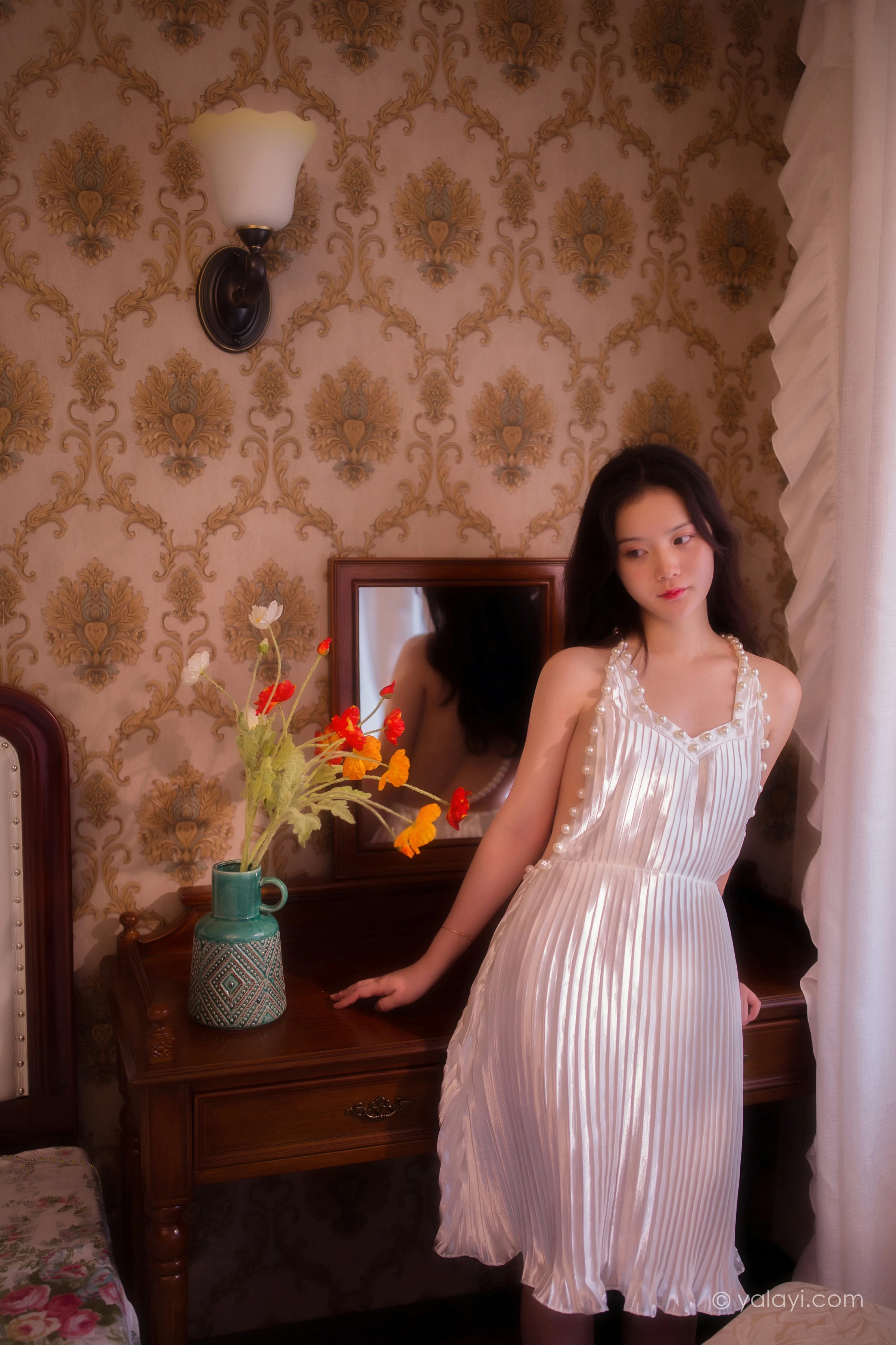 [YALAYI雅拉伊]NO.675 《月亮公主》 珍珠 白色吊脖裸背连衣裙性感私房写真集第15张