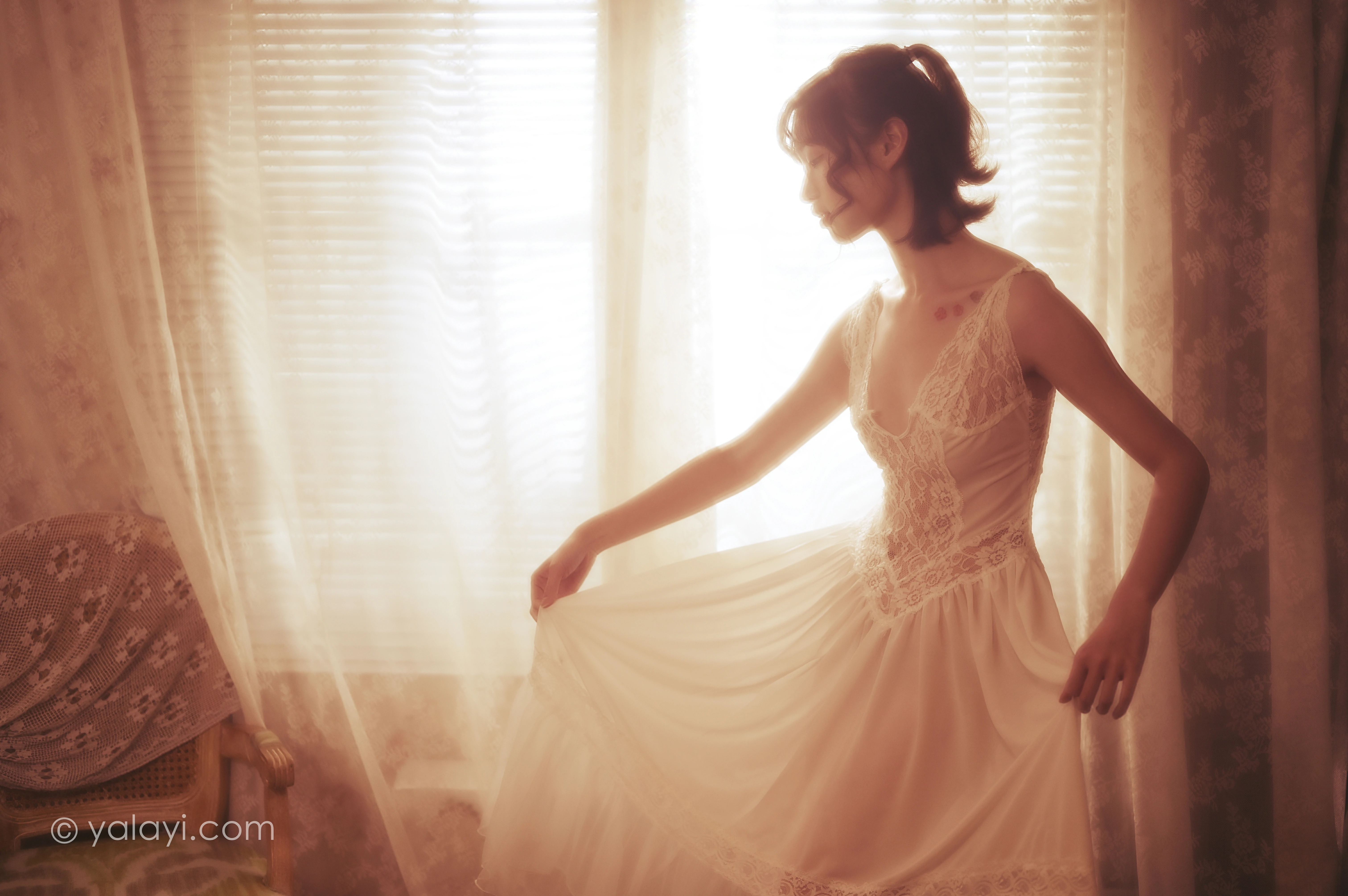 [YALAYI雅拉伊]NO.780 也曾优雅 京京 白色透视蕾丝连衣裙性感写真集第1张