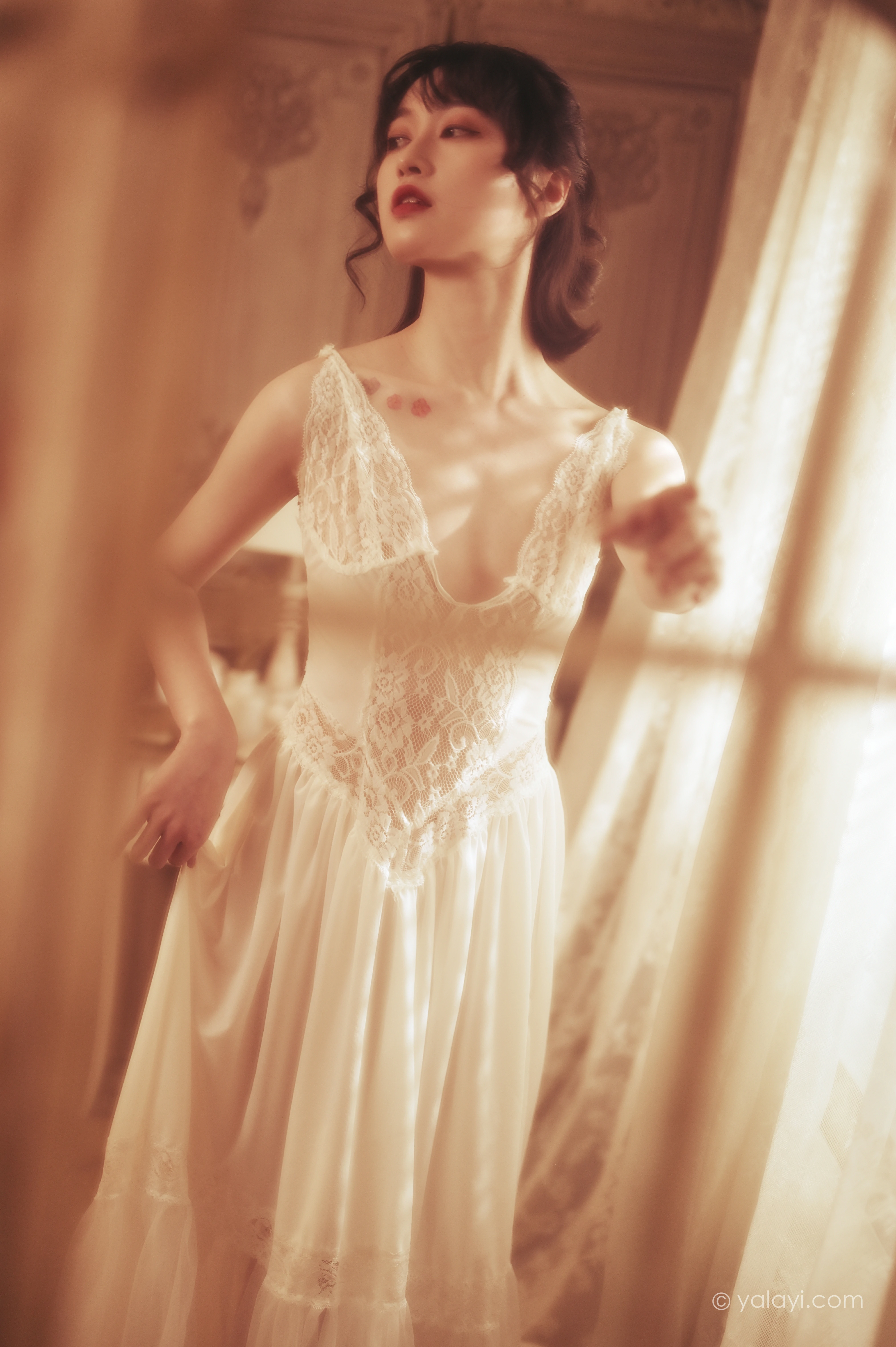 [YALAYI雅拉伊]NO.780 也曾优雅 京京 白色透视蕾丝连衣裙性感写真集第2张