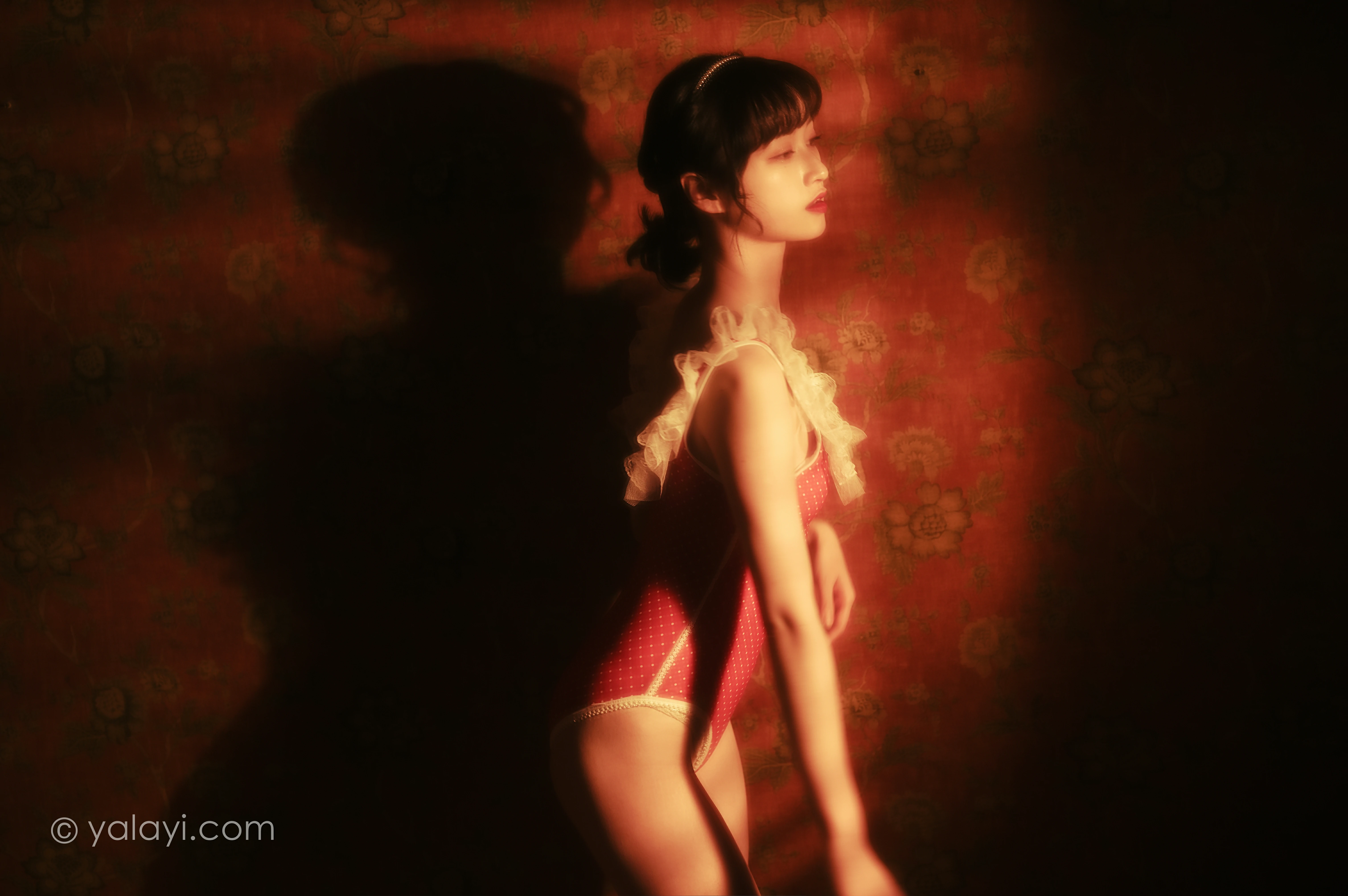 [YALAYI雅拉伊]NO.787 红颜旧梦 京京 红色紧身连体内衣性感私房写真集第1张