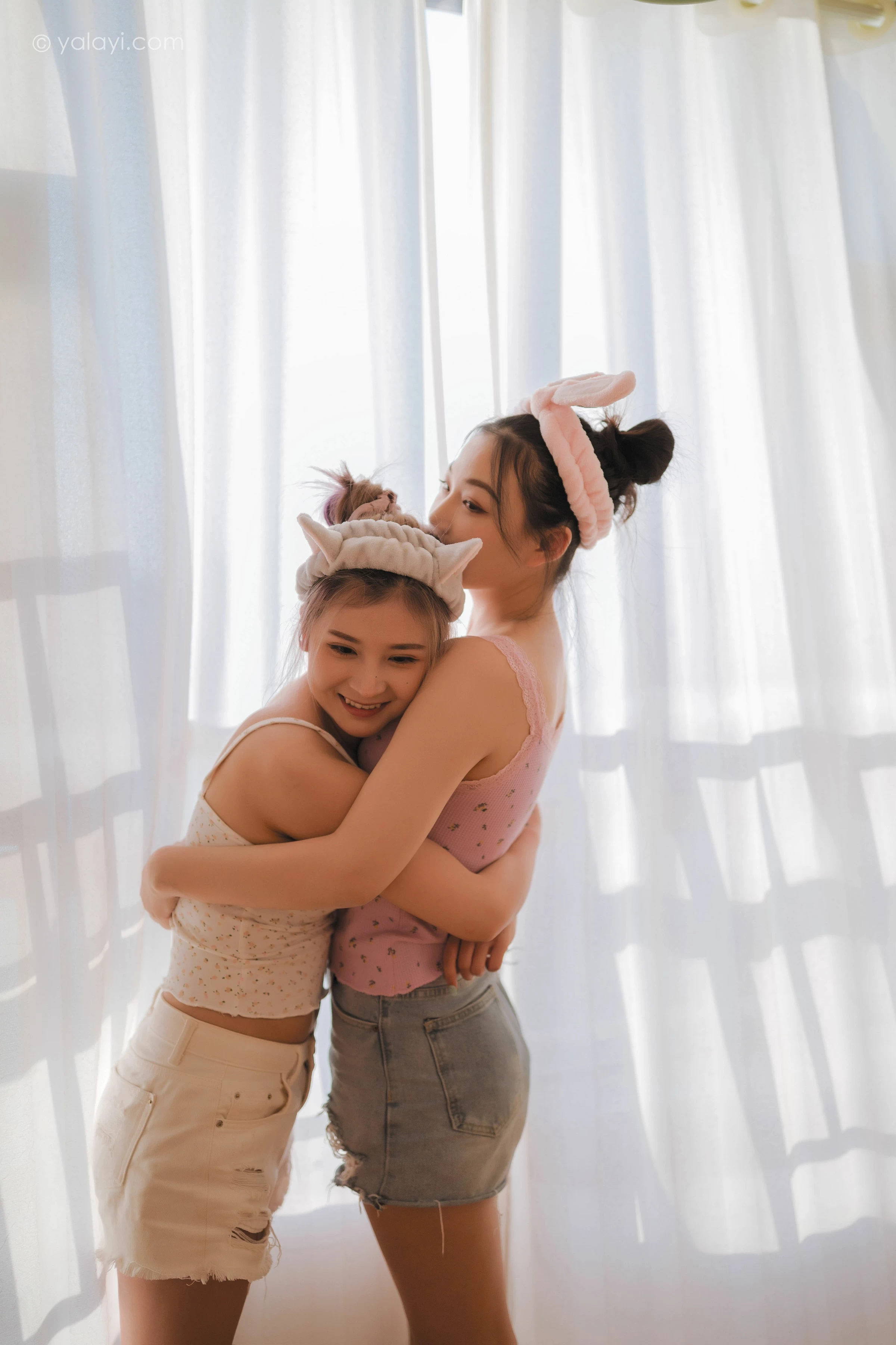 [YALAYI雅拉伊]NO.728 《另一个我》 左木 梦涵 性感小背心加短裤居家私房写真集第19张