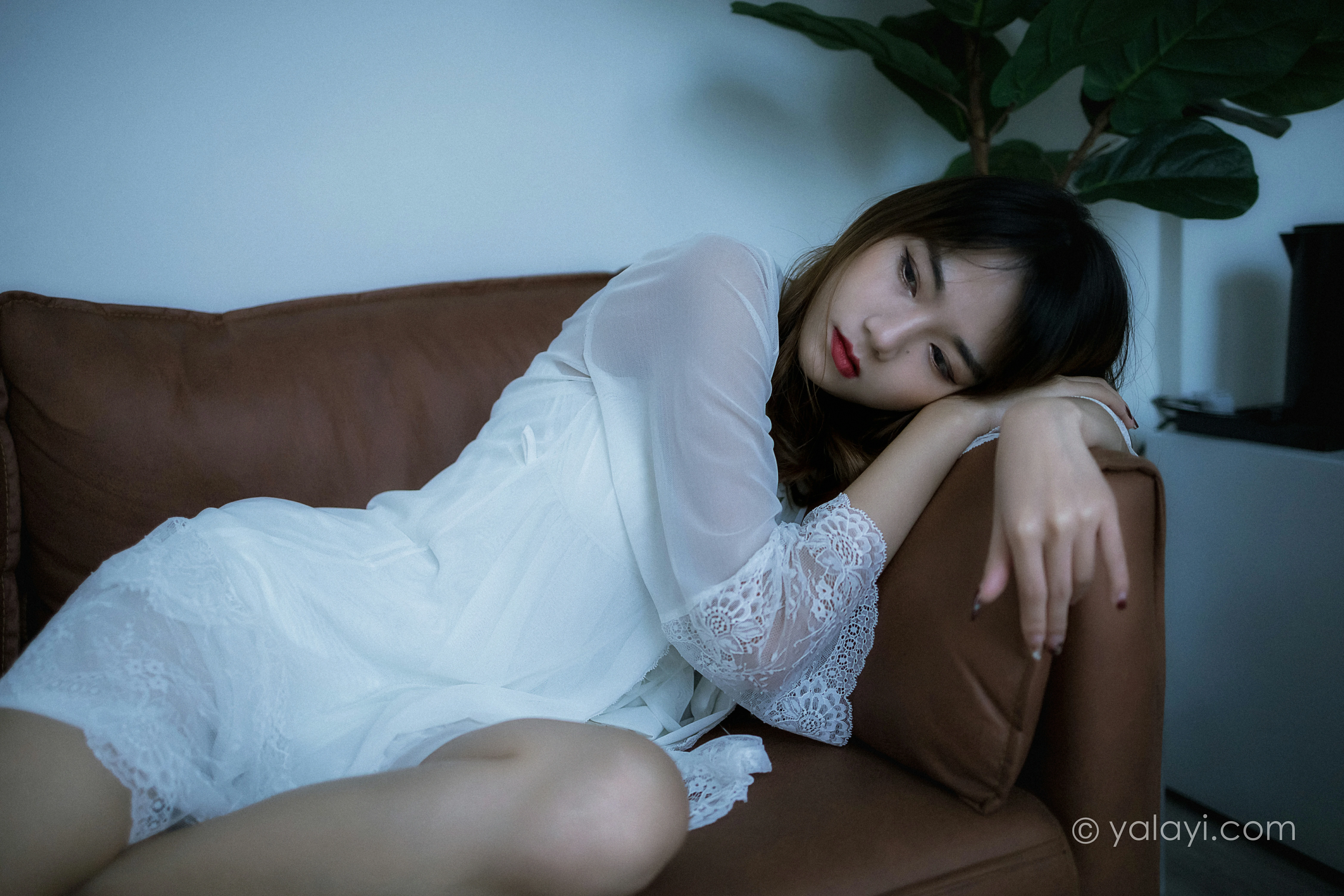 [YALAYI雅拉伊]NO.759 灰色空间 樊梵 白色透视蕾丝睡衣性感私房写真集第7张