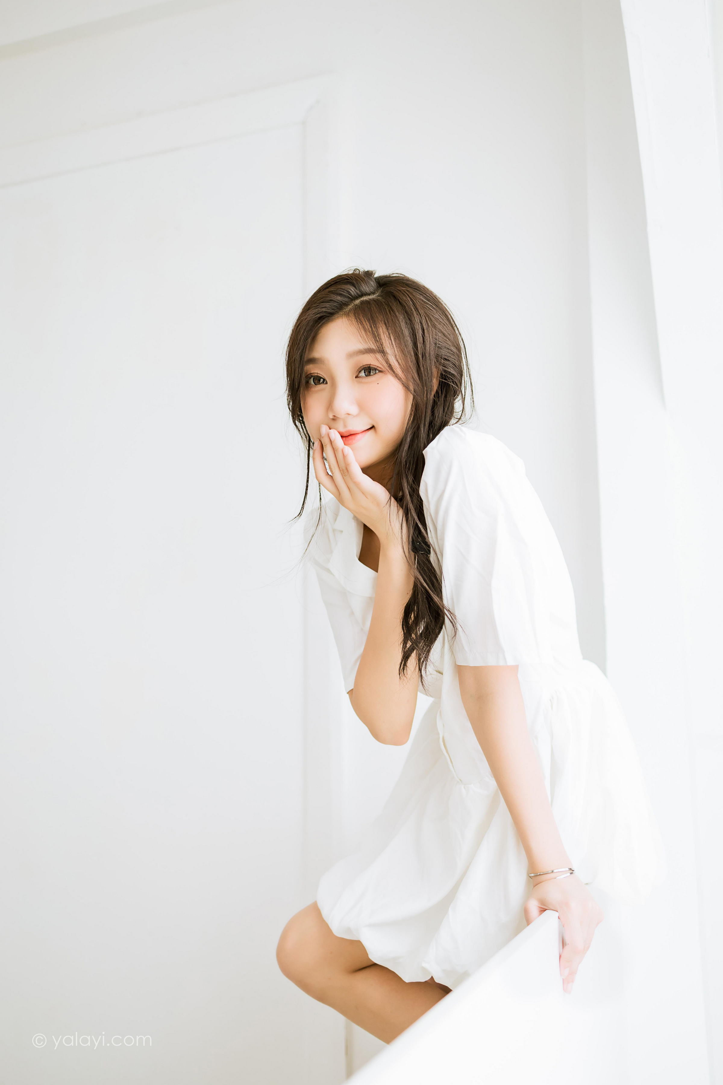[YALAYI雅拉伊]2022.07.01 好美丽 梓瑶 白色连衣裙居家清纯写真集第10张