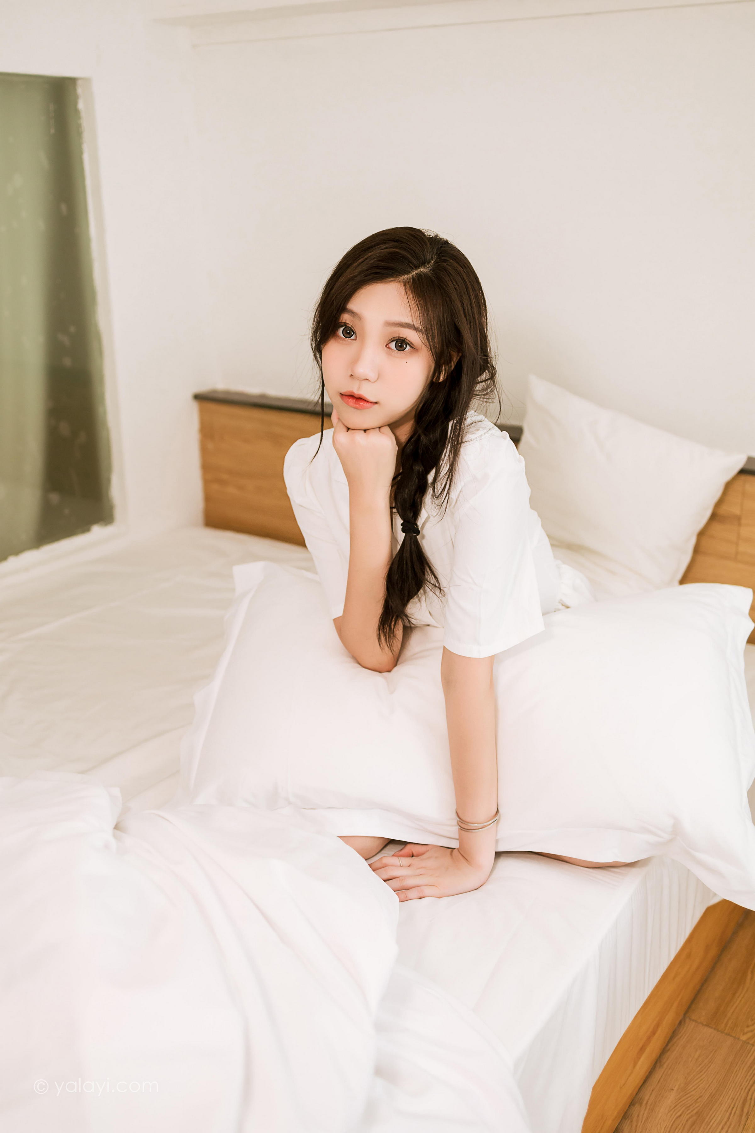 [YALAYI雅拉伊]2022.07.01 好美丽 梓瑶 白色连衣裙居家清纯写真集第1张