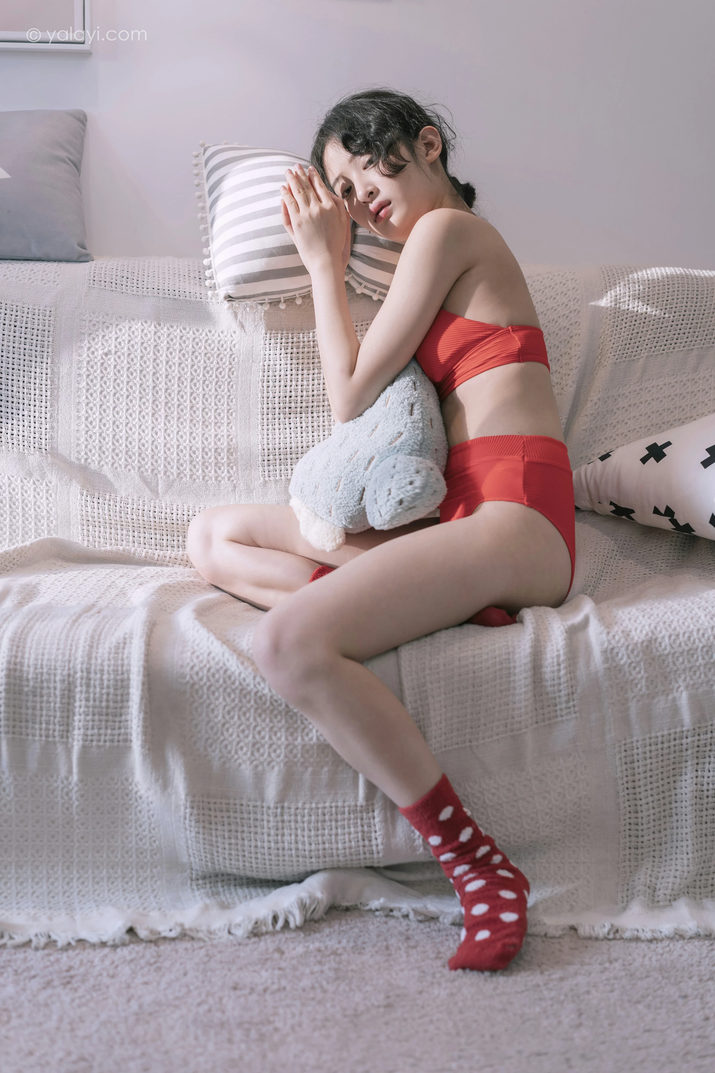 [YALAYI雅拉伊]NO.666 《太委屈》 西子 红色内衣居家私房写真集第5张
